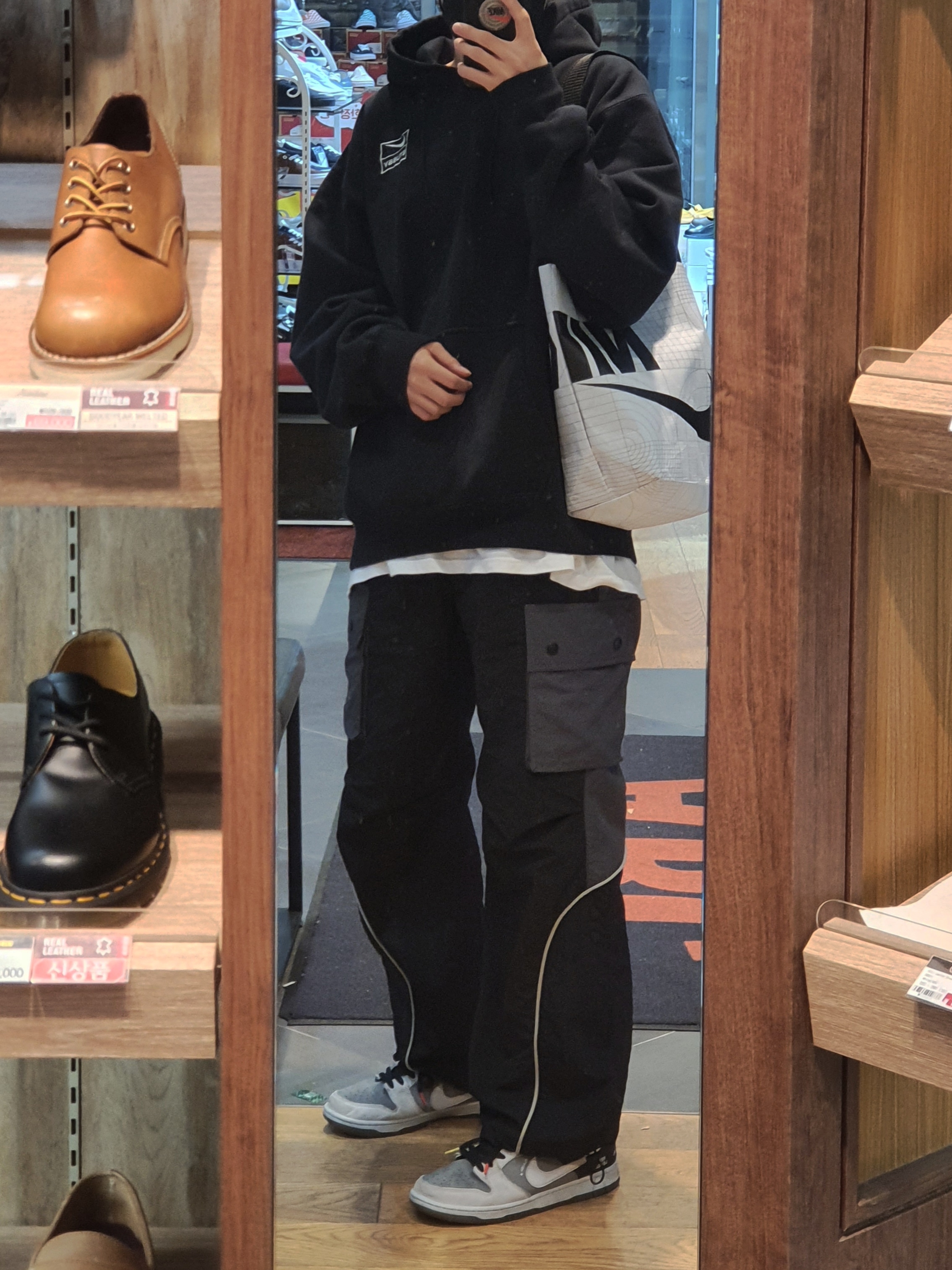 Stussy x Marc Jacobs 40 WT T-Shirt, Nike x Stussy NRG RA Washed Pullover Hoodie Black (DN4028-010) 착용 스타일