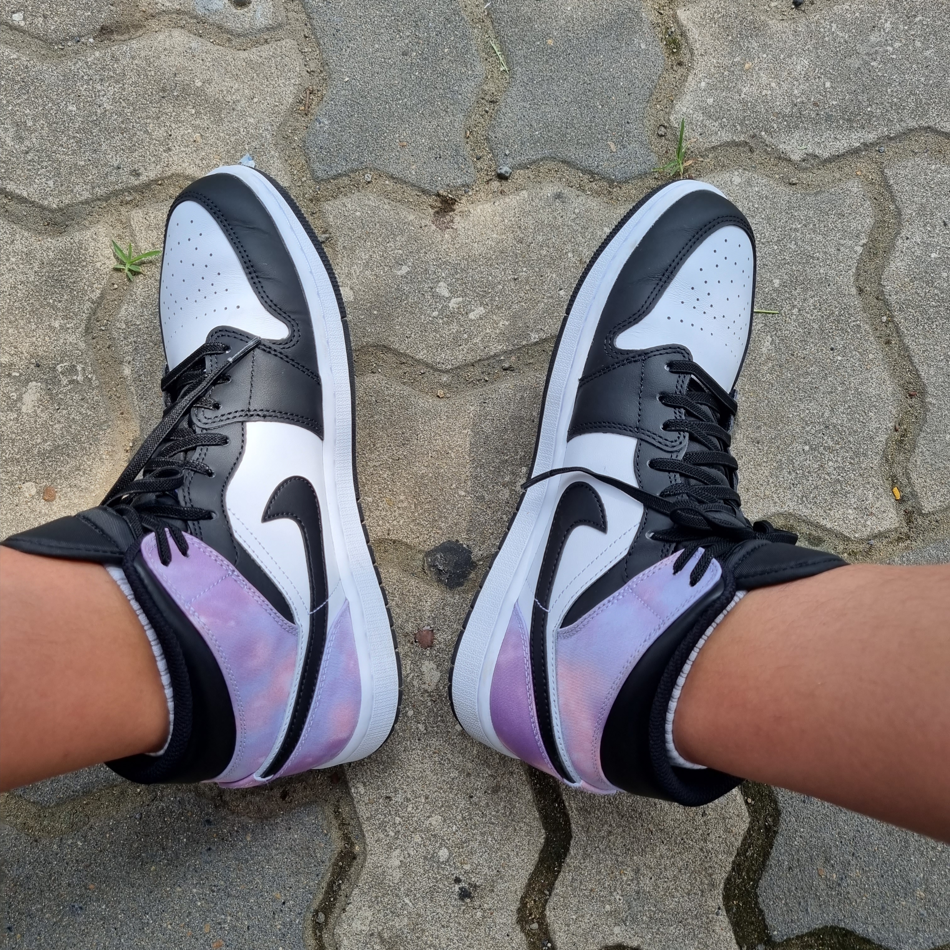 Jordan 1 Mid White Black Tie-Dye 착용 스타일 - 2