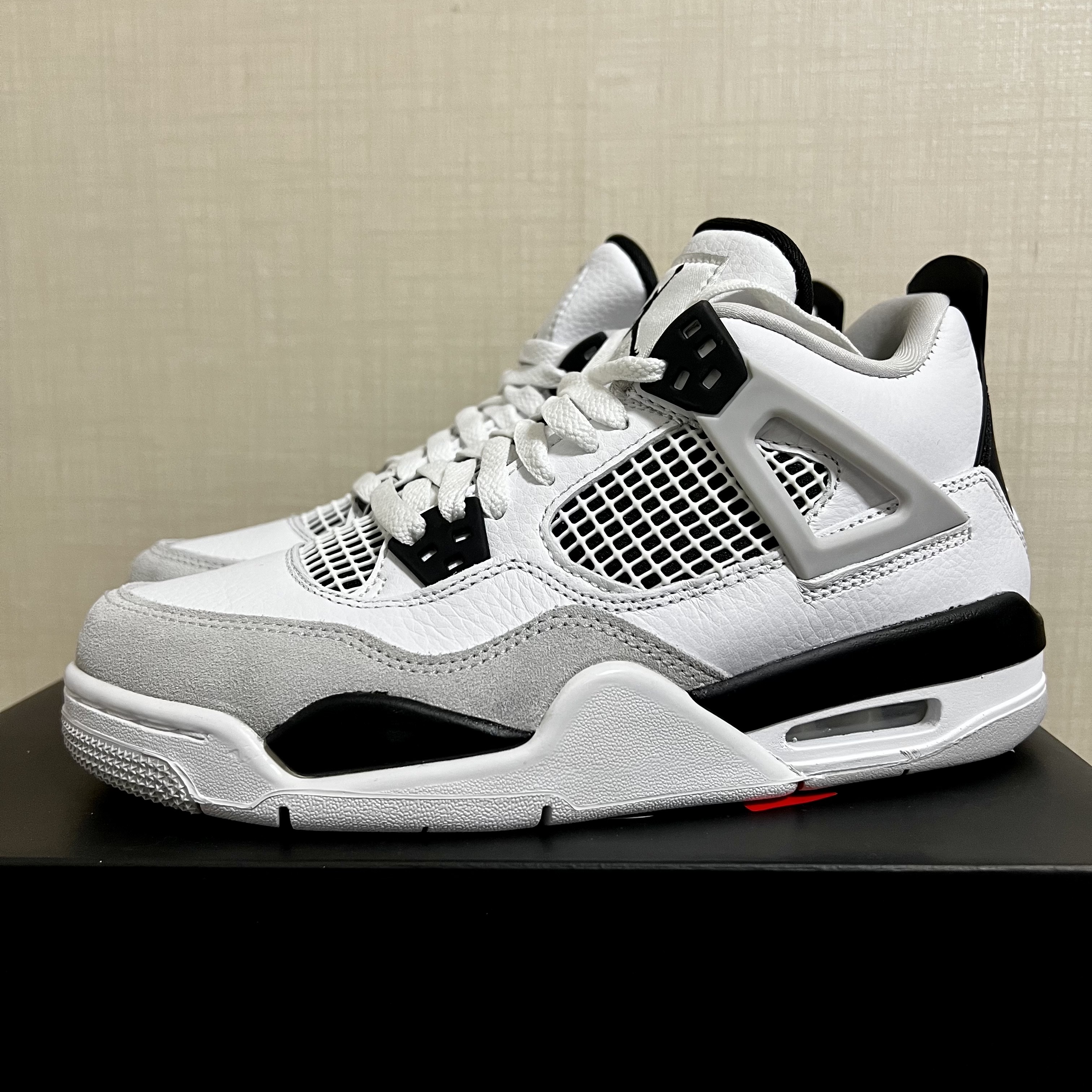 Jordan 4 Retro White and Black 착용 스타일 - 2