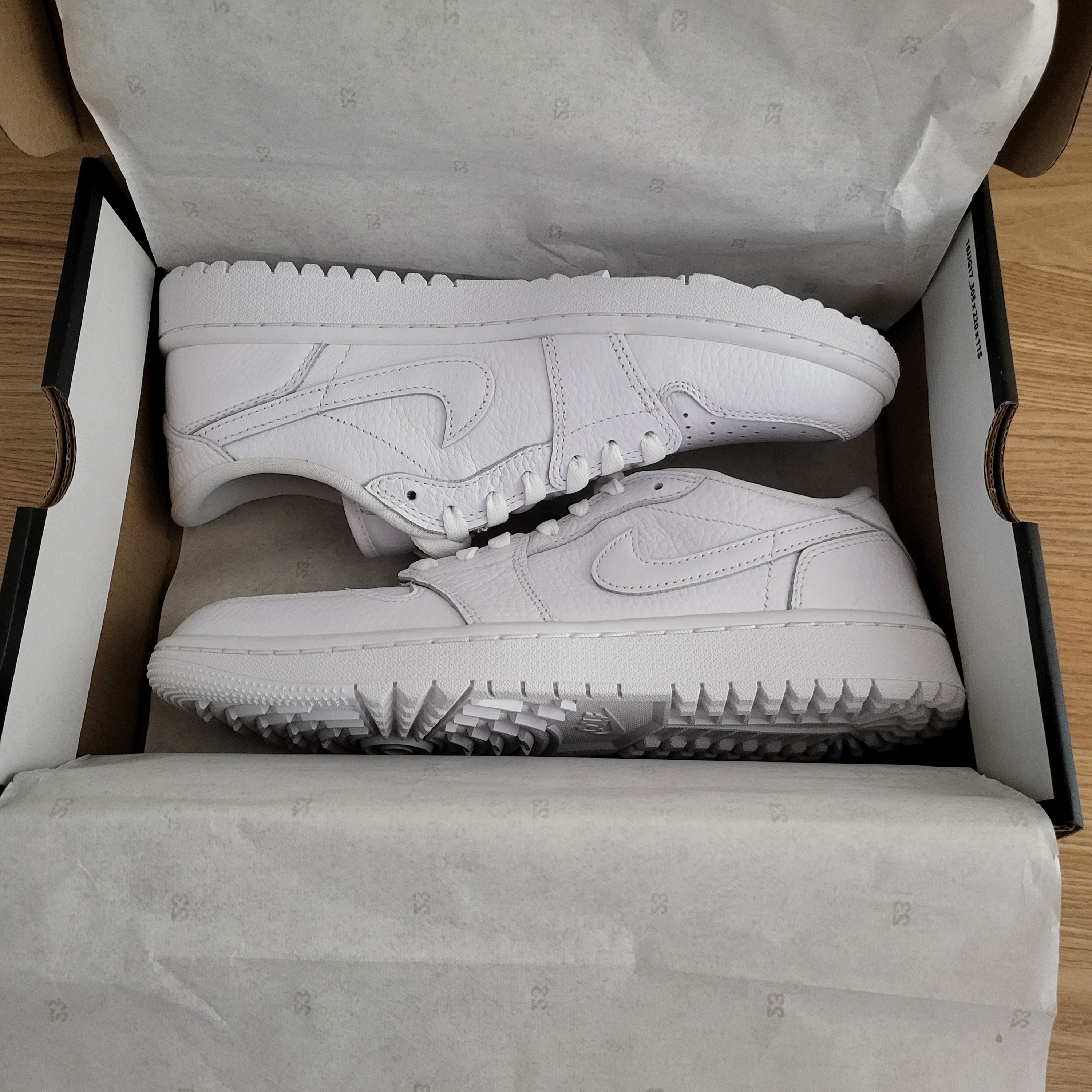 Jordan 1 Low Golf Triple White 착용 스타일 - 2