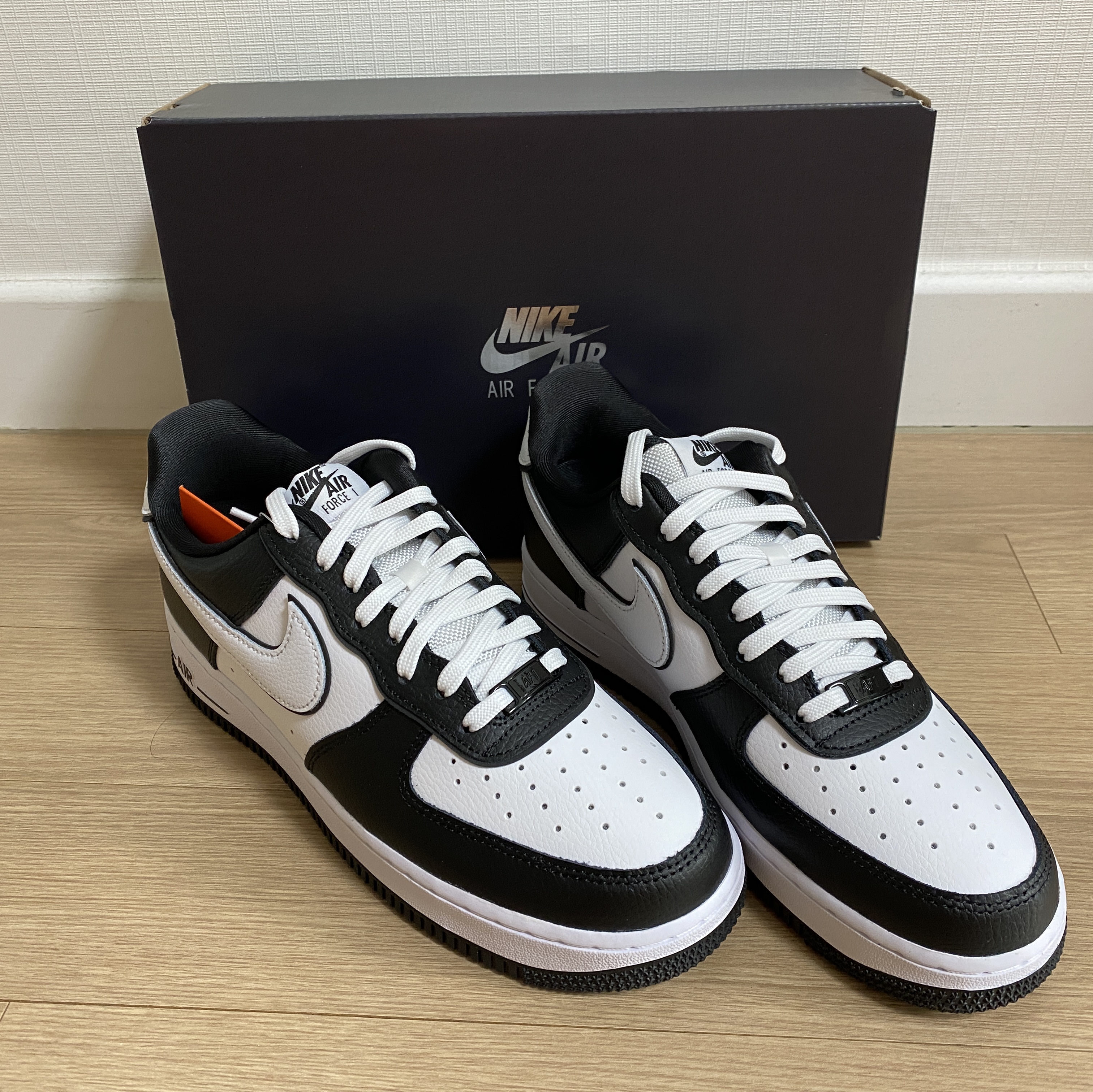 Nike Air Force 1 '07 LV8 White Black 착용 스타일 - 1