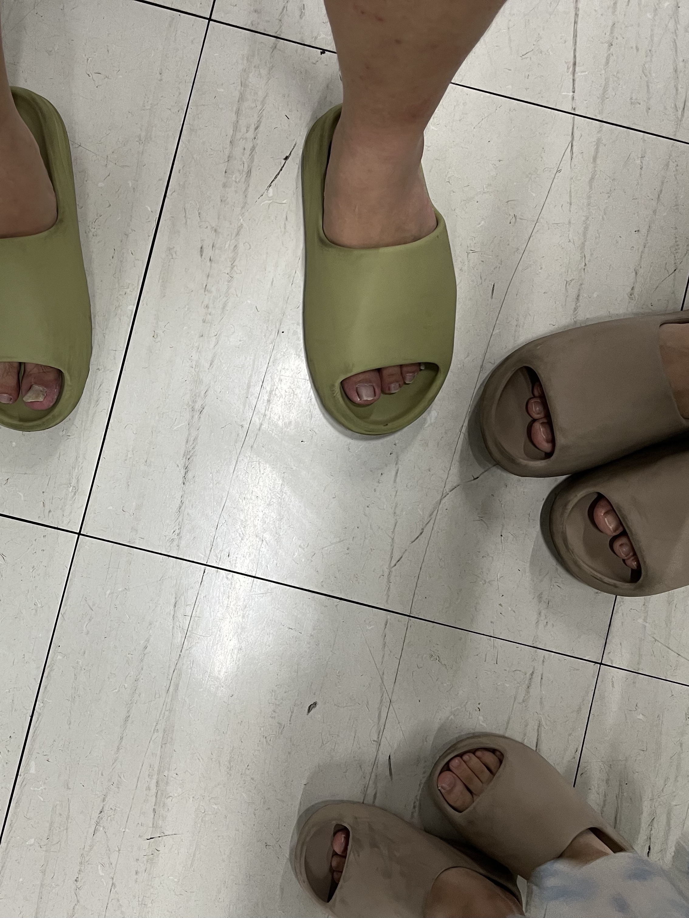 Adidas Yeezy Slide Resin, Adidas Yeezy Slide Pure 착용 스타일