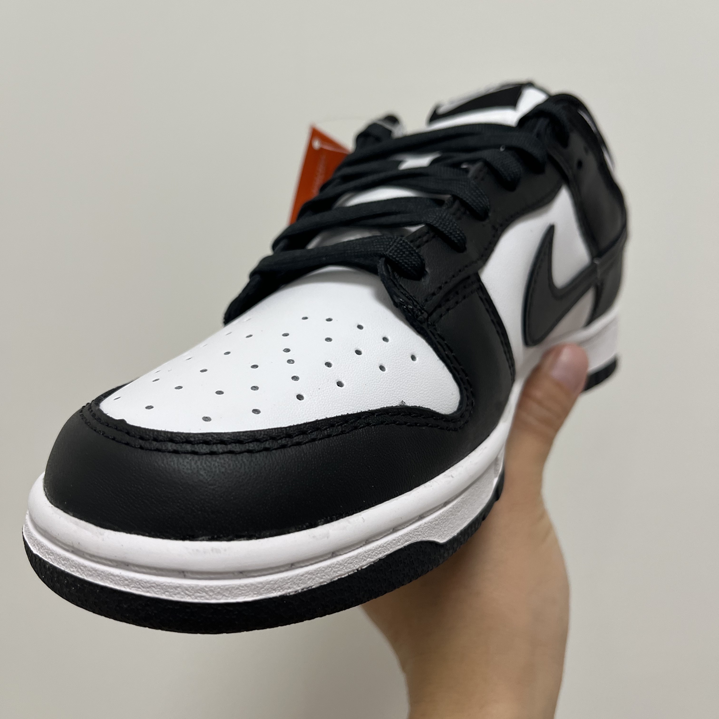 Nike Dunk Low Retro Black 착용 스타일 - 2