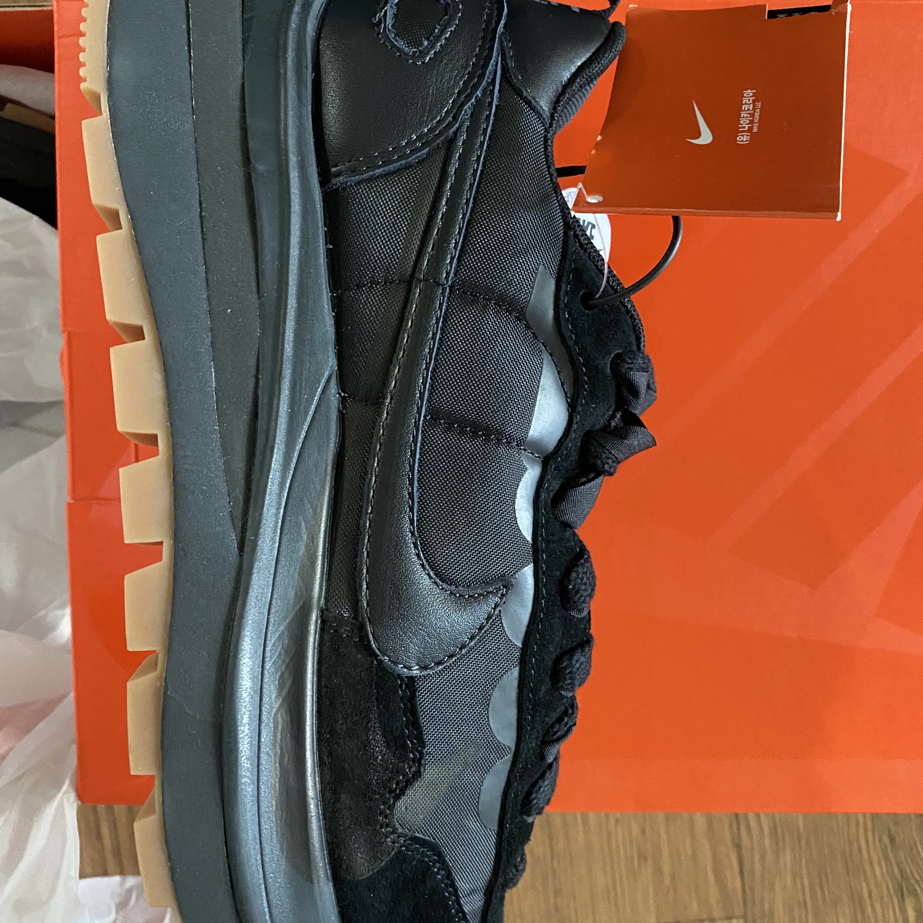 Nike x Sacai VaporWaffle Black and Gum 착용 스타일
