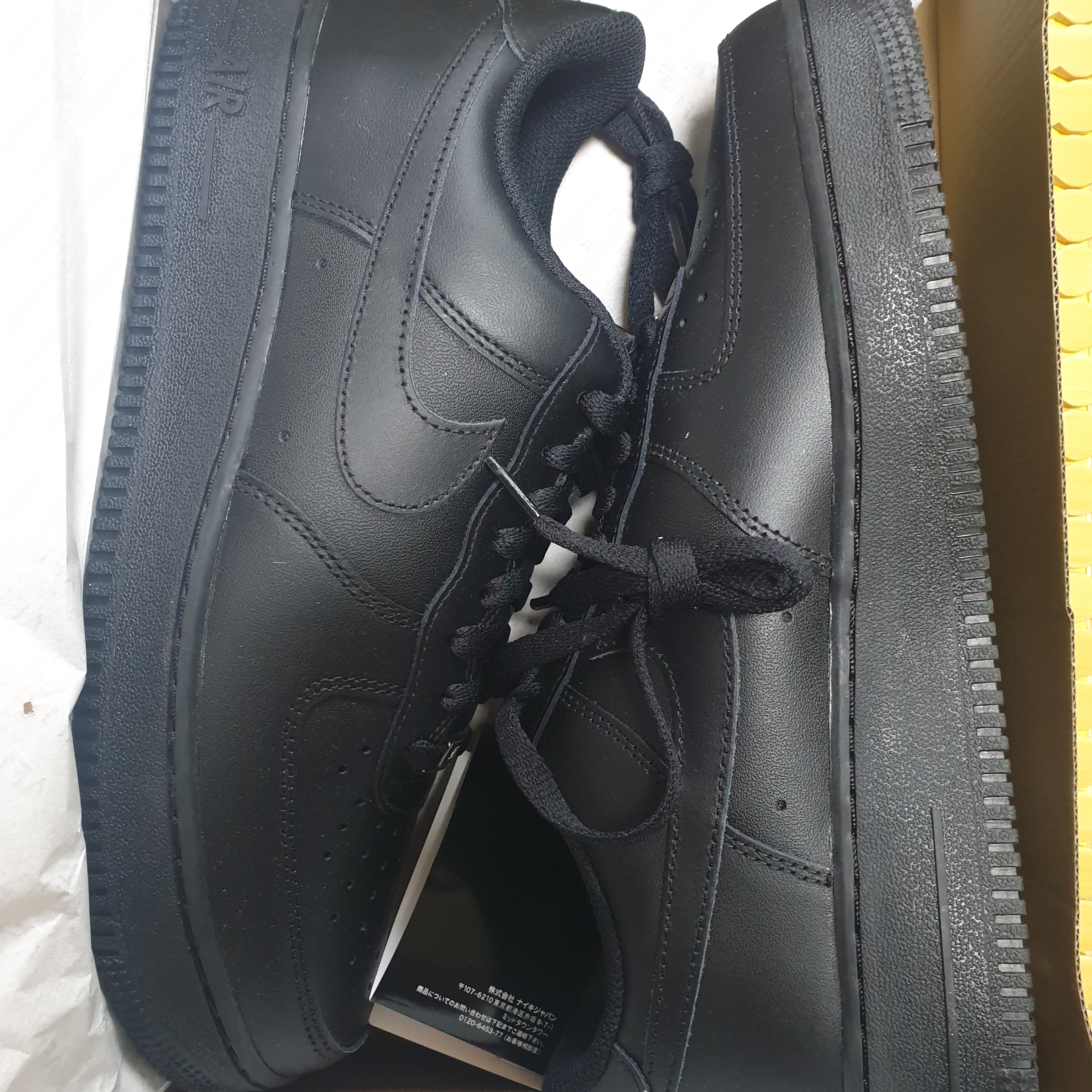 Nike Air Force 1 '07 Low Triple Black 착용 스타일