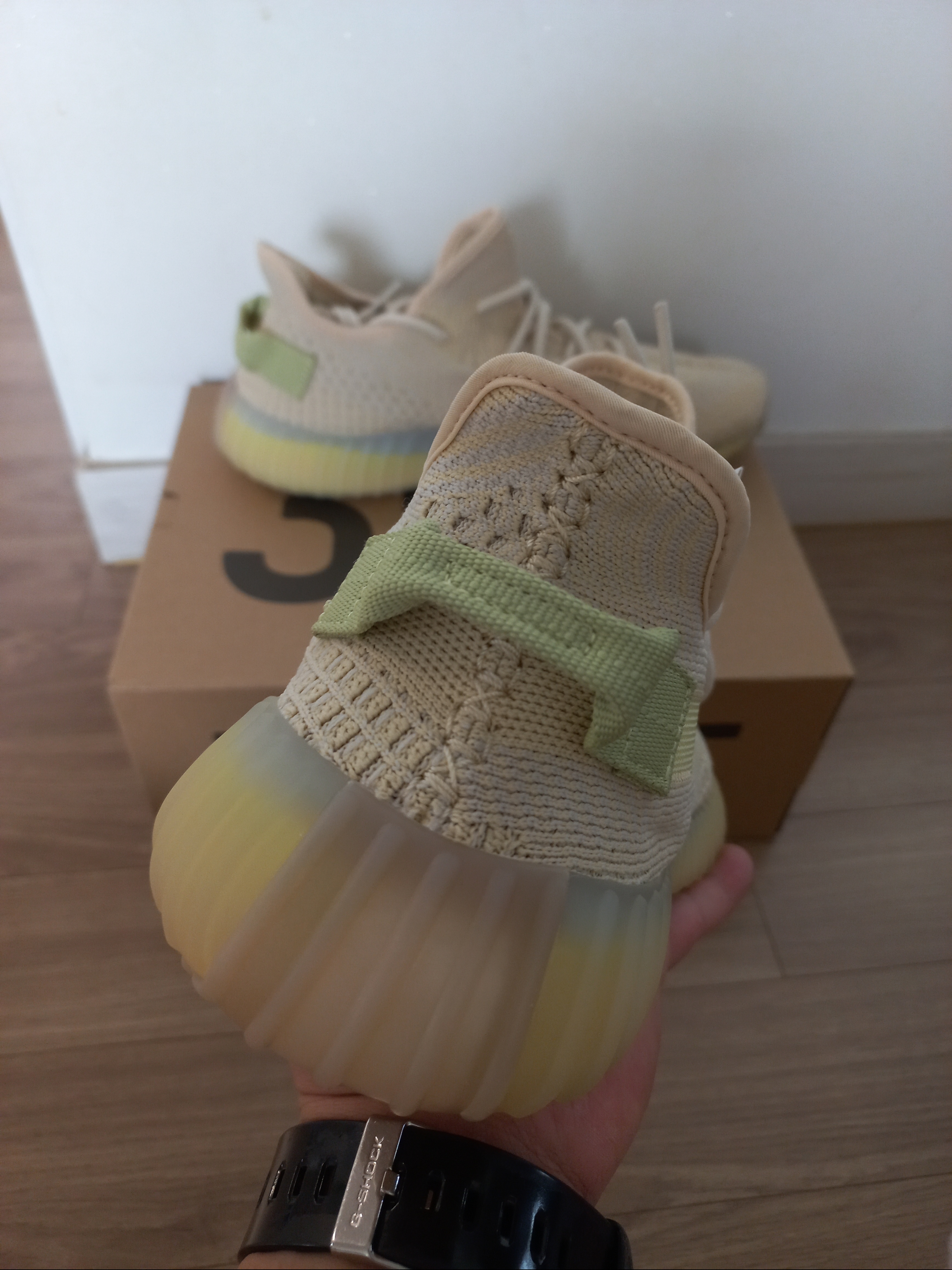 Adidas Yeezy Boost 350 V2 Flax 2020 착용 스타일 - 2