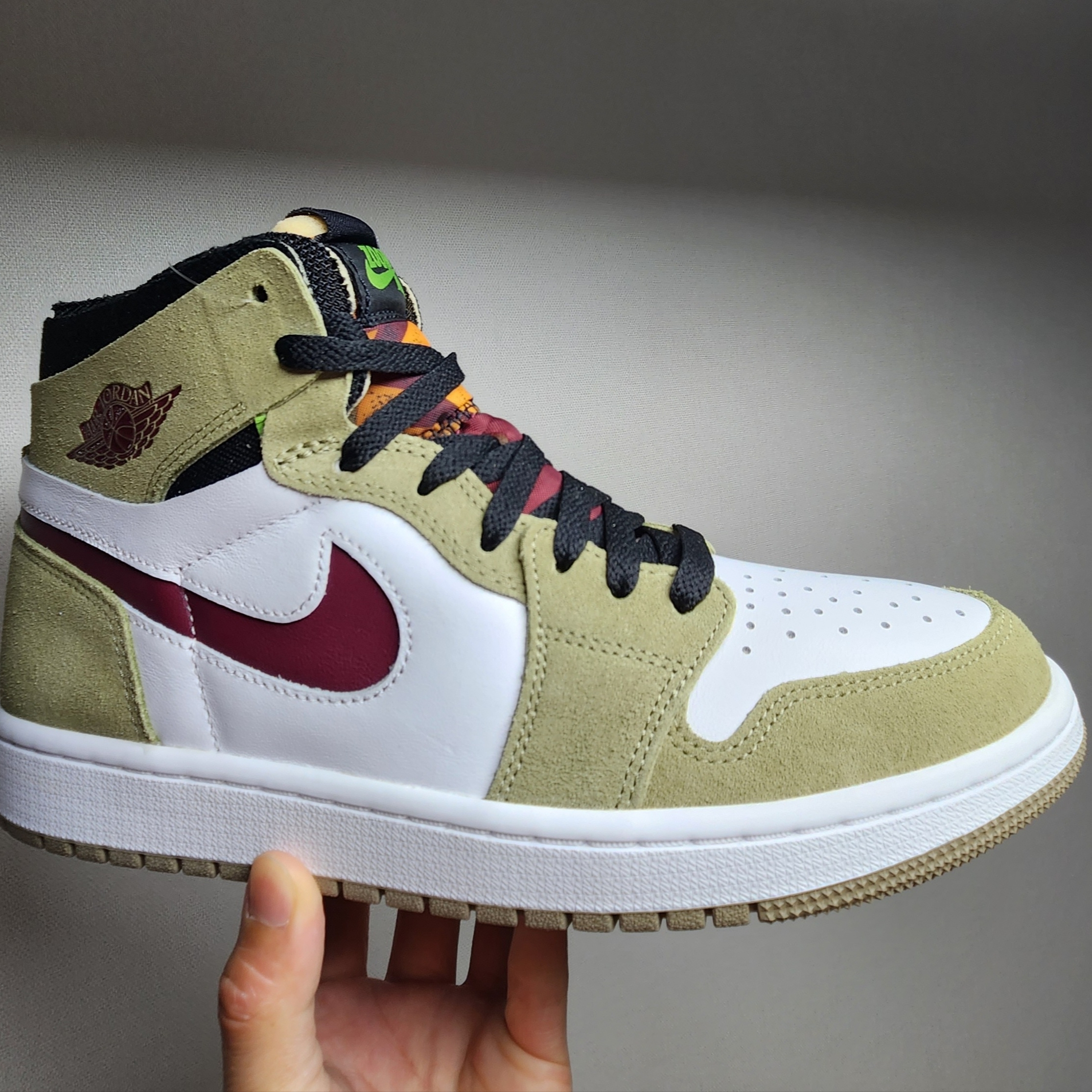Jordan 1 Zoom Air CMFT Neutral Olive 착용 스타일 - 3