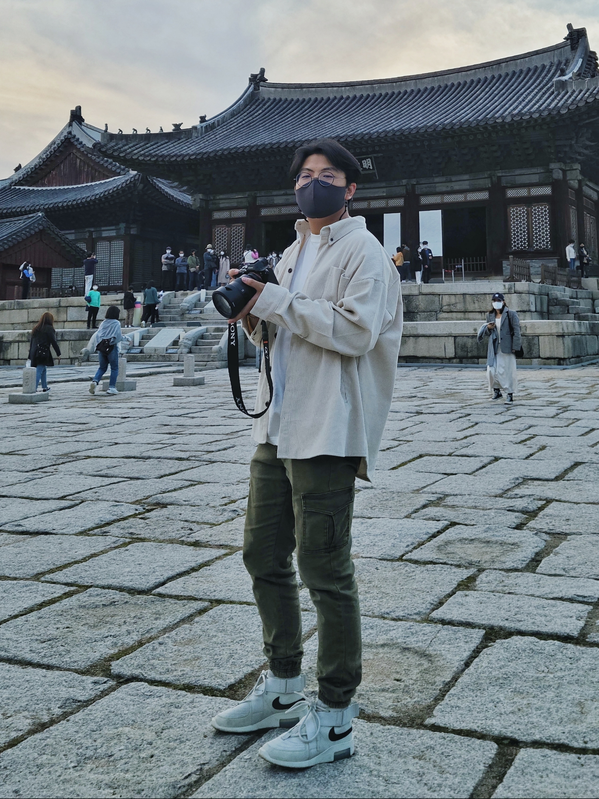 Nike x Fear of God Air Fear of God Raid Light Bone 착용 스타일