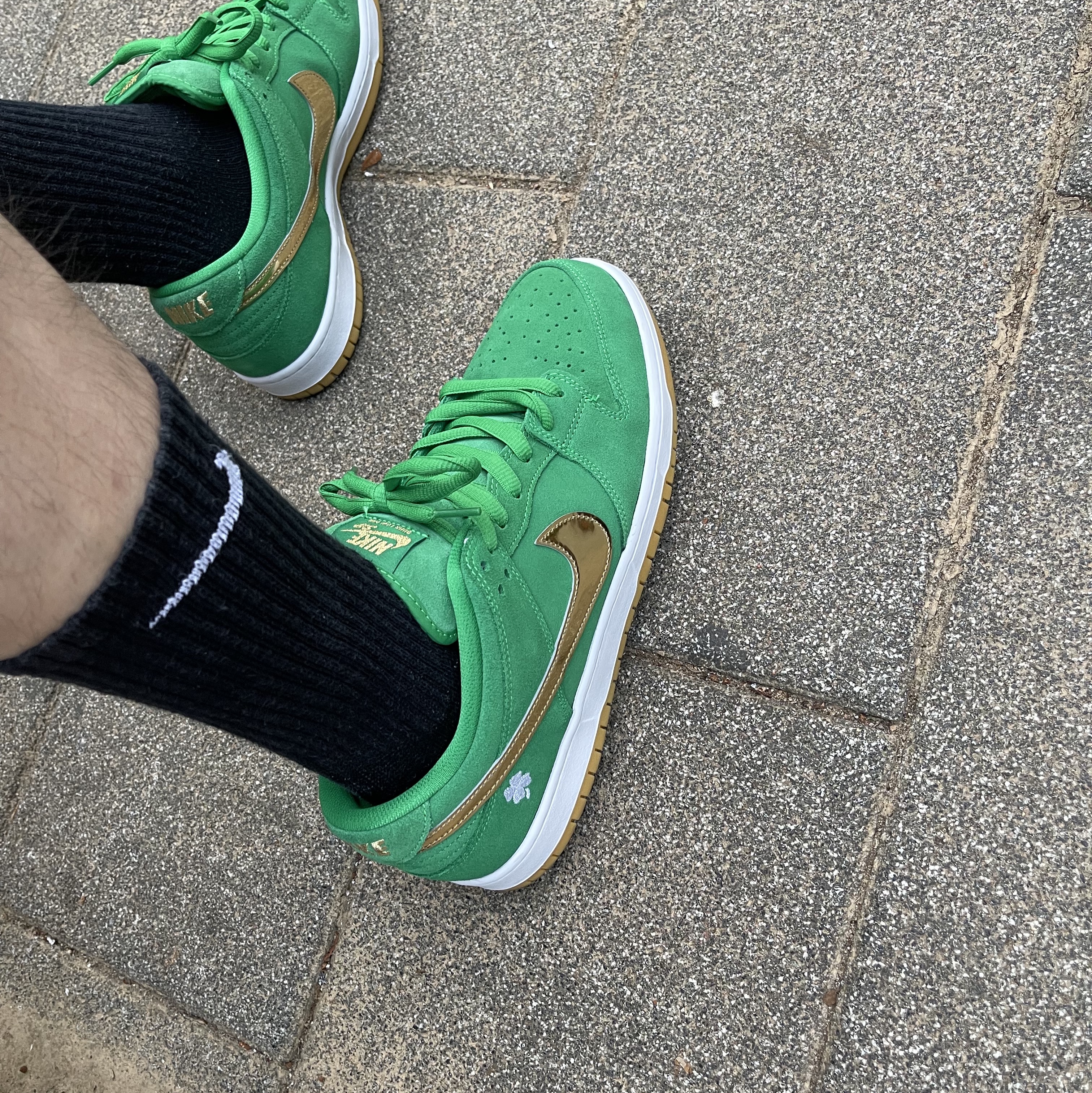 Nike SB Dunk Low Pro Shamrock 착용 스타일 - 3
