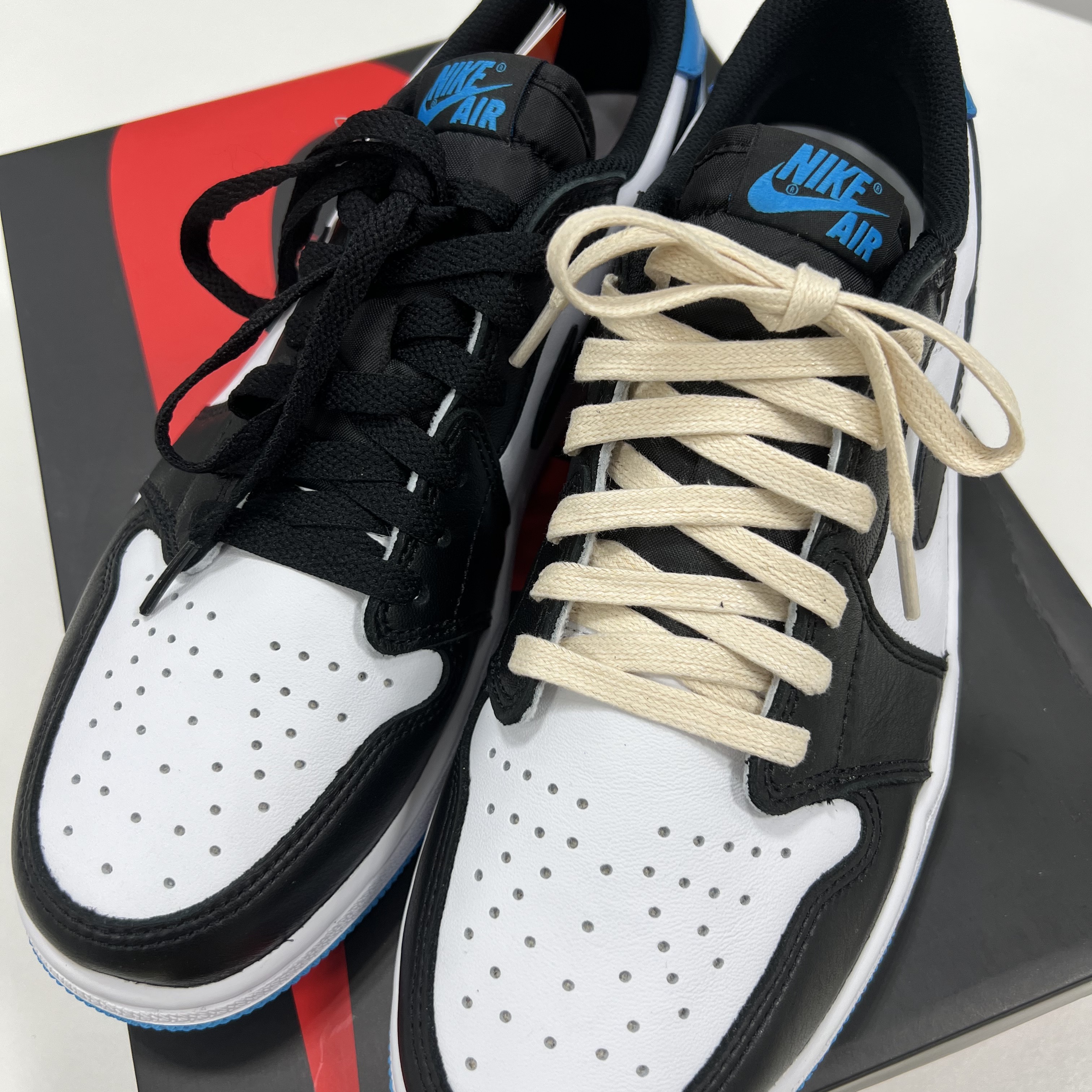 Jordan 1 Retro Low OG Black and Dark Powder Blue 착용 스타일 - 1