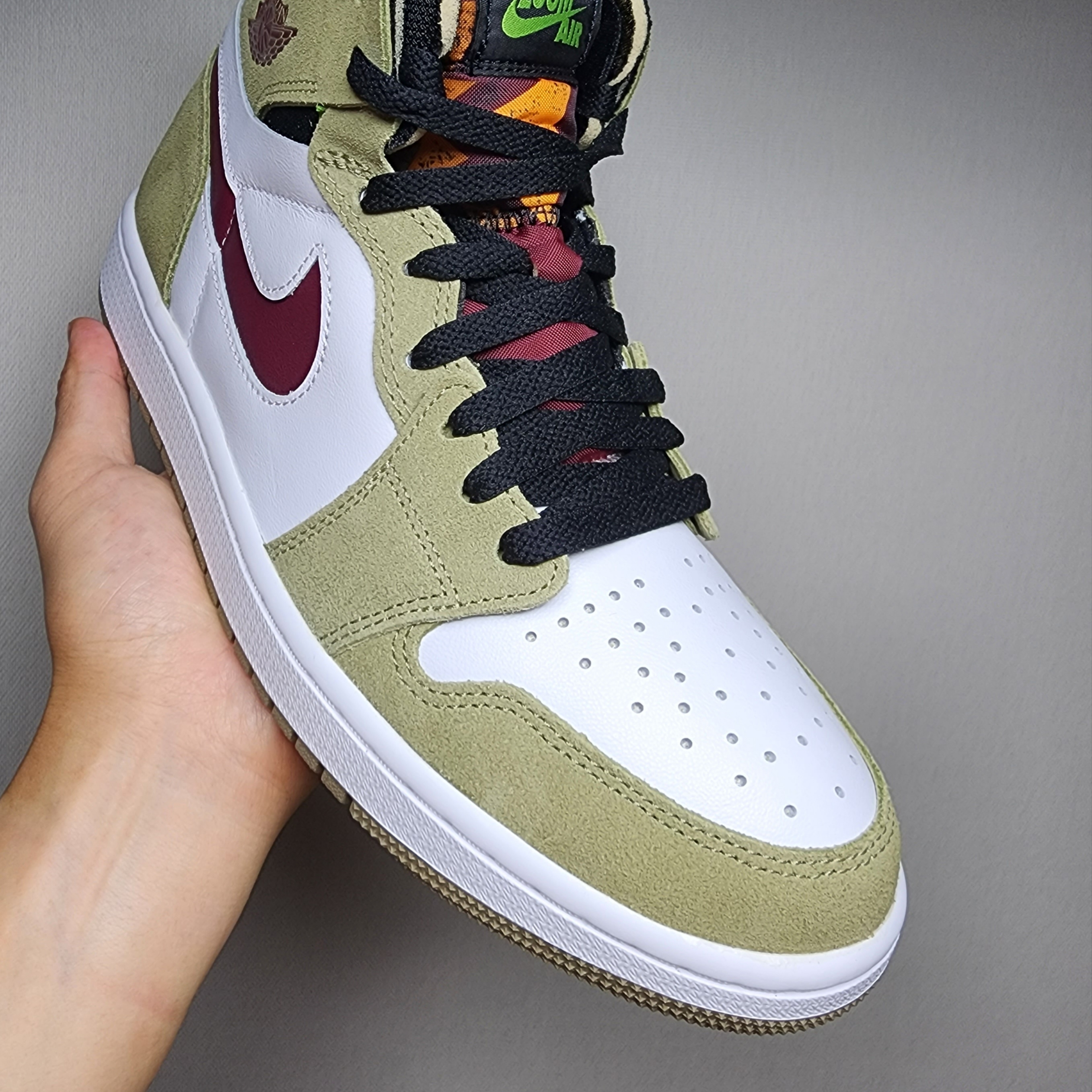 Jordan 1 Zoom Air CMFT Neutral Olive 착용 스타일 - 4