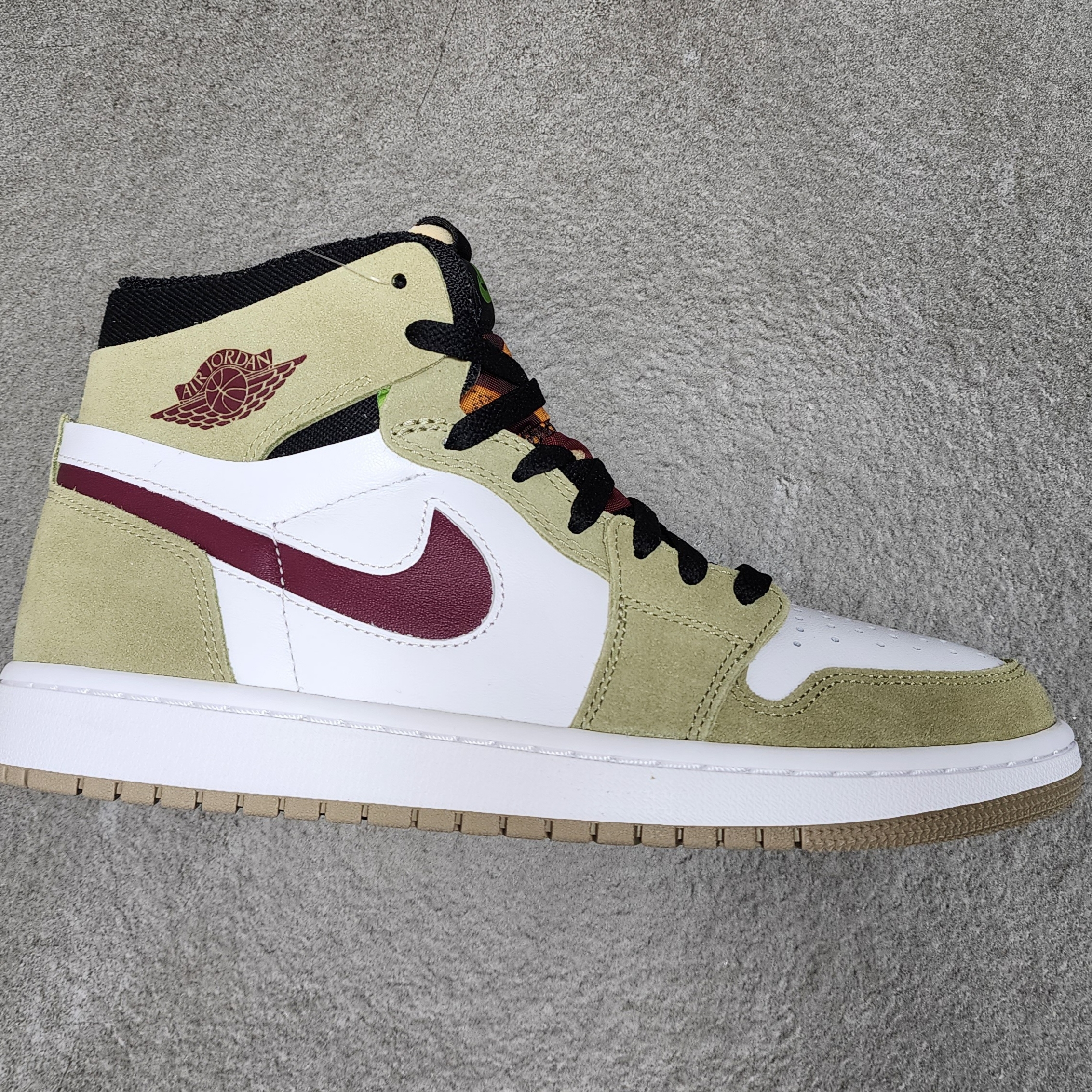 Jordan 1 Zoom Air CMFT Neutral Olive 착용 스타일 - 1