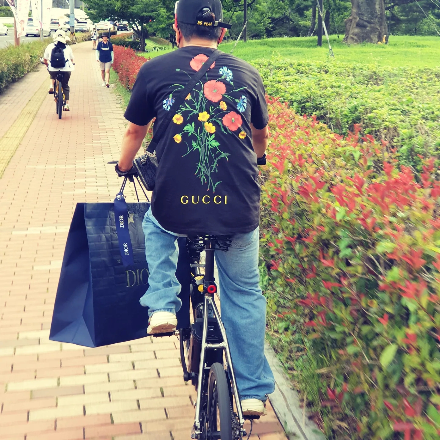 Gucci Rhyton Leather Sneakers Logo 착용 스타일 - 2