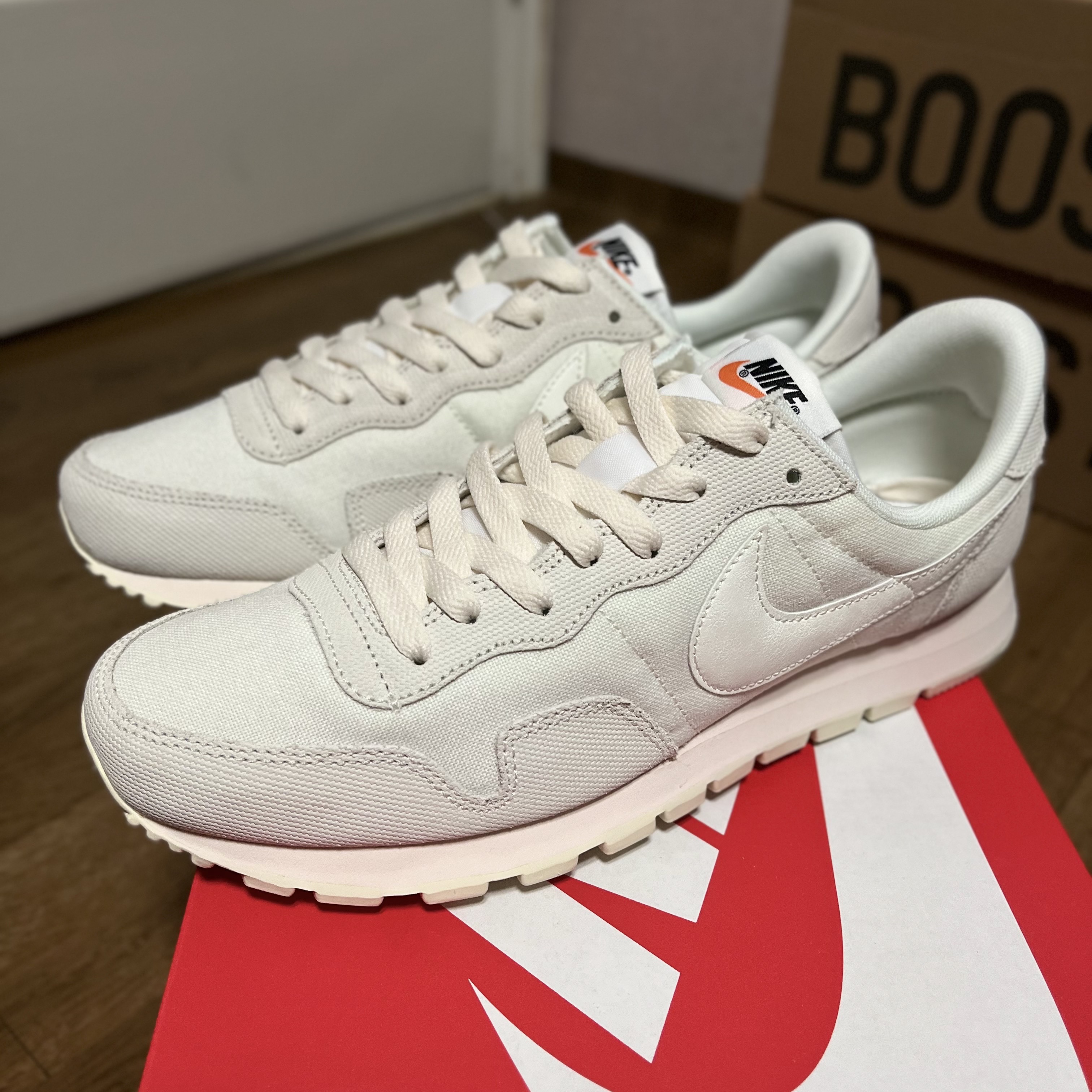 Nike Air Pegasus 83 PRM Sail 착용 스타일