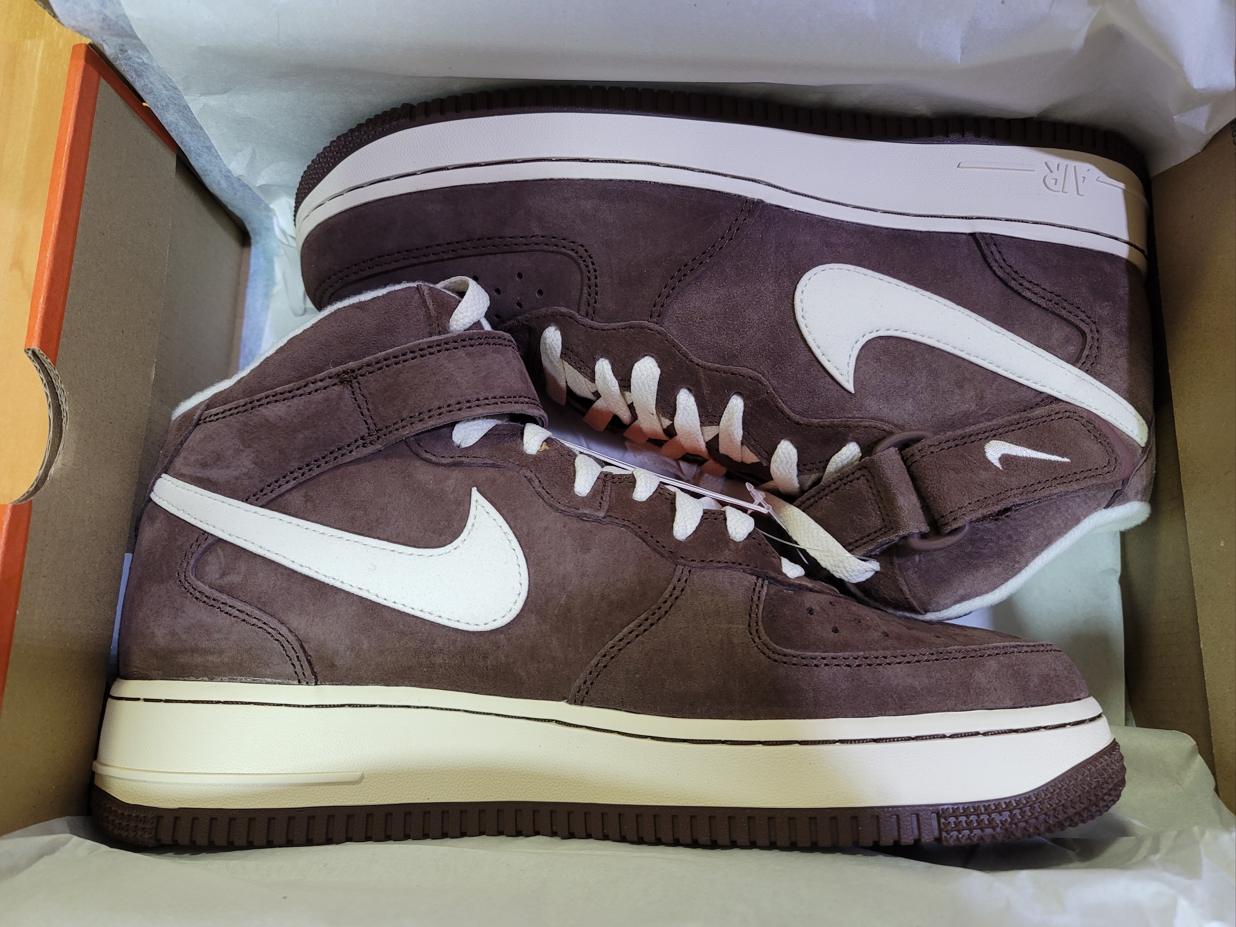 Nike Air Force 1 Mid '07 QS Chocolate 착용 스타일 - 2