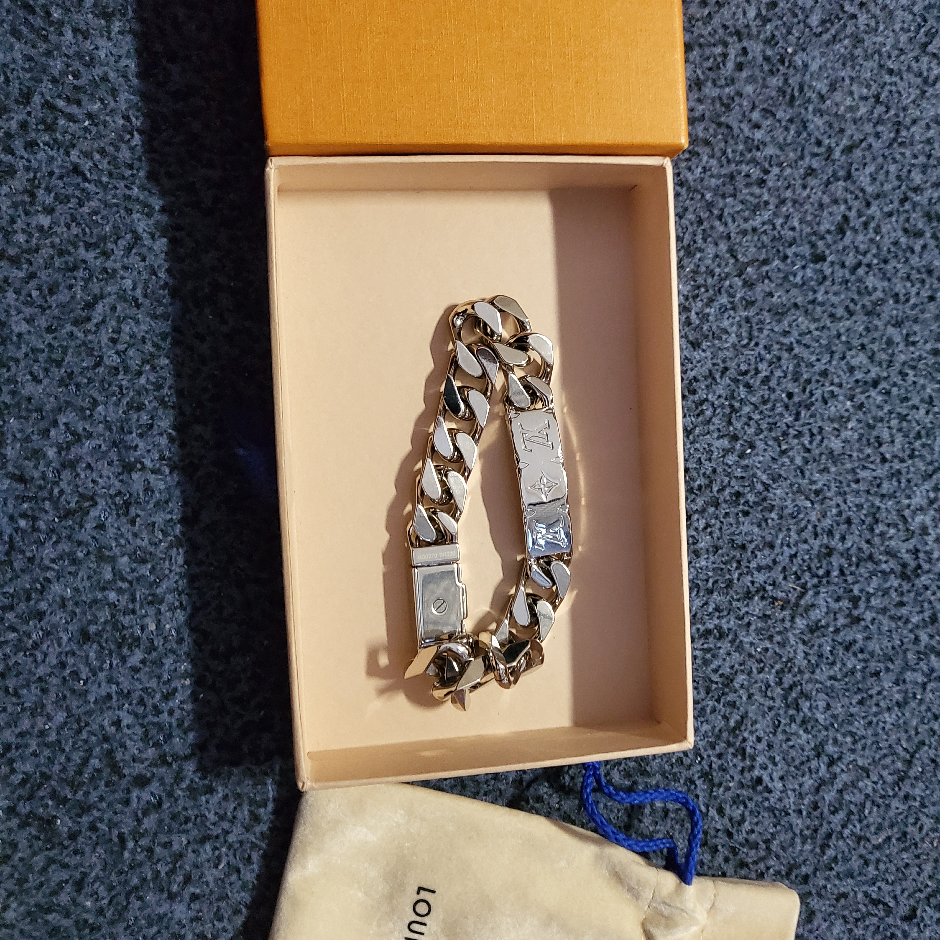 Louis Vuitton Monogram Chain Bracelet Palladium 착용 스타일 - 1