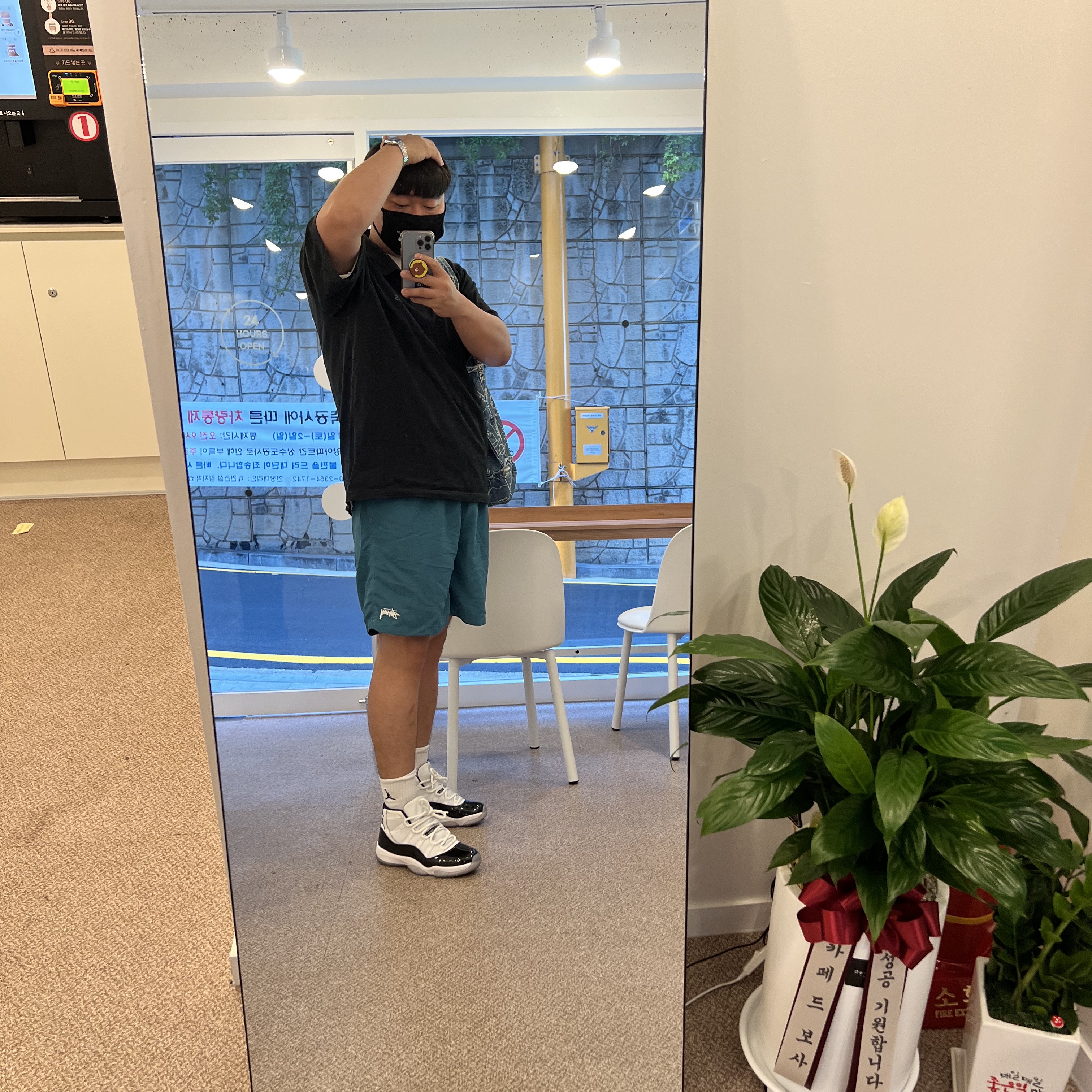 Jordan 11 Retro Concord 2018, Essentials The Core Collection Short Sleeve Polo Black 착용 스타일 - 1