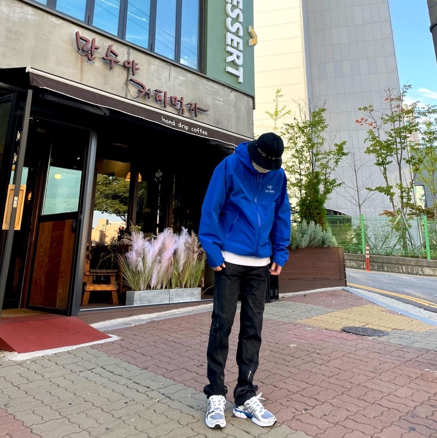 Arc'teryx Beta LT Jacket Vitality, Asics Gel-Nimbus 9 White Lake Drive 착용 스타일 - 1