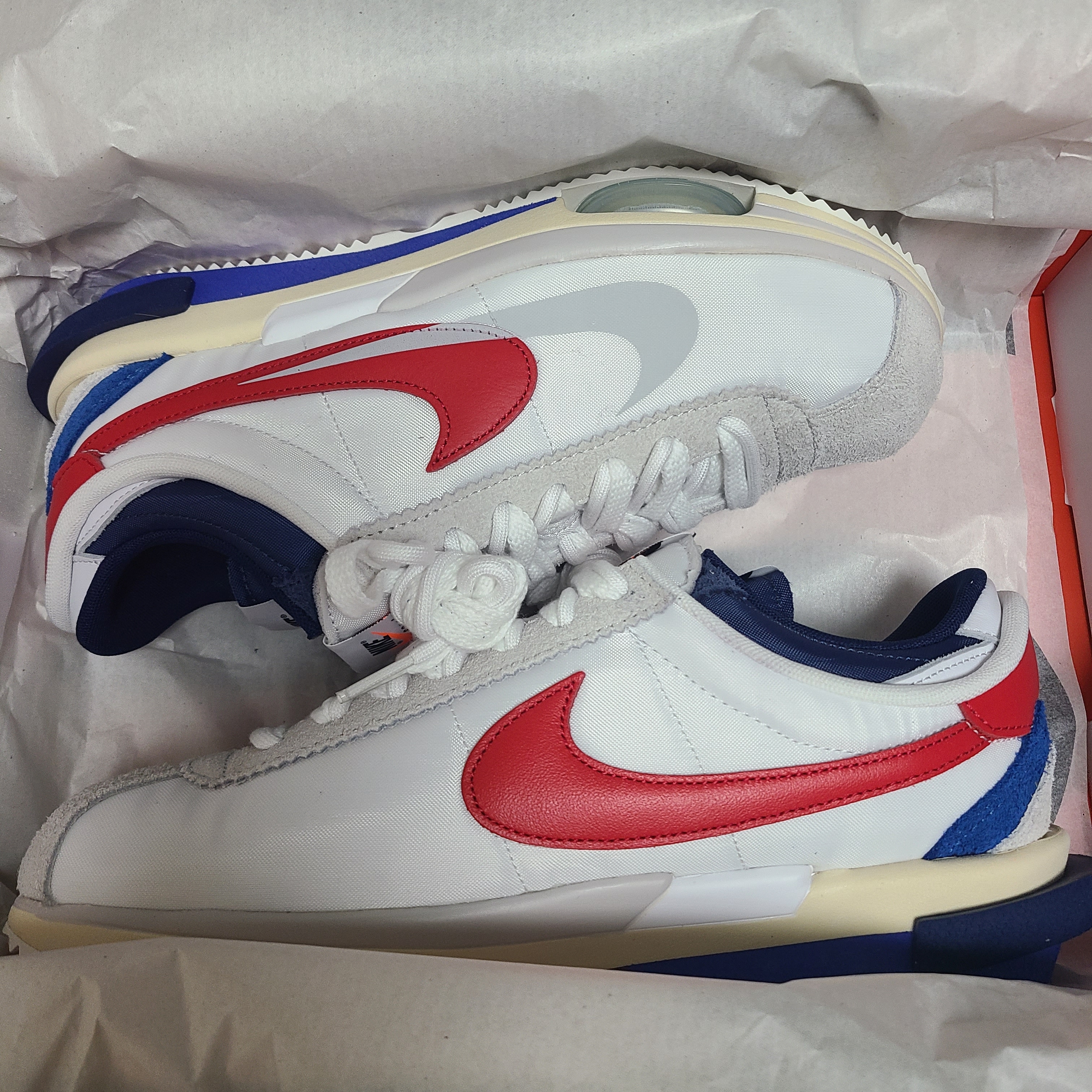 Nike x Sacai Zoom Cortez SP White and University Red 착용 스타일
