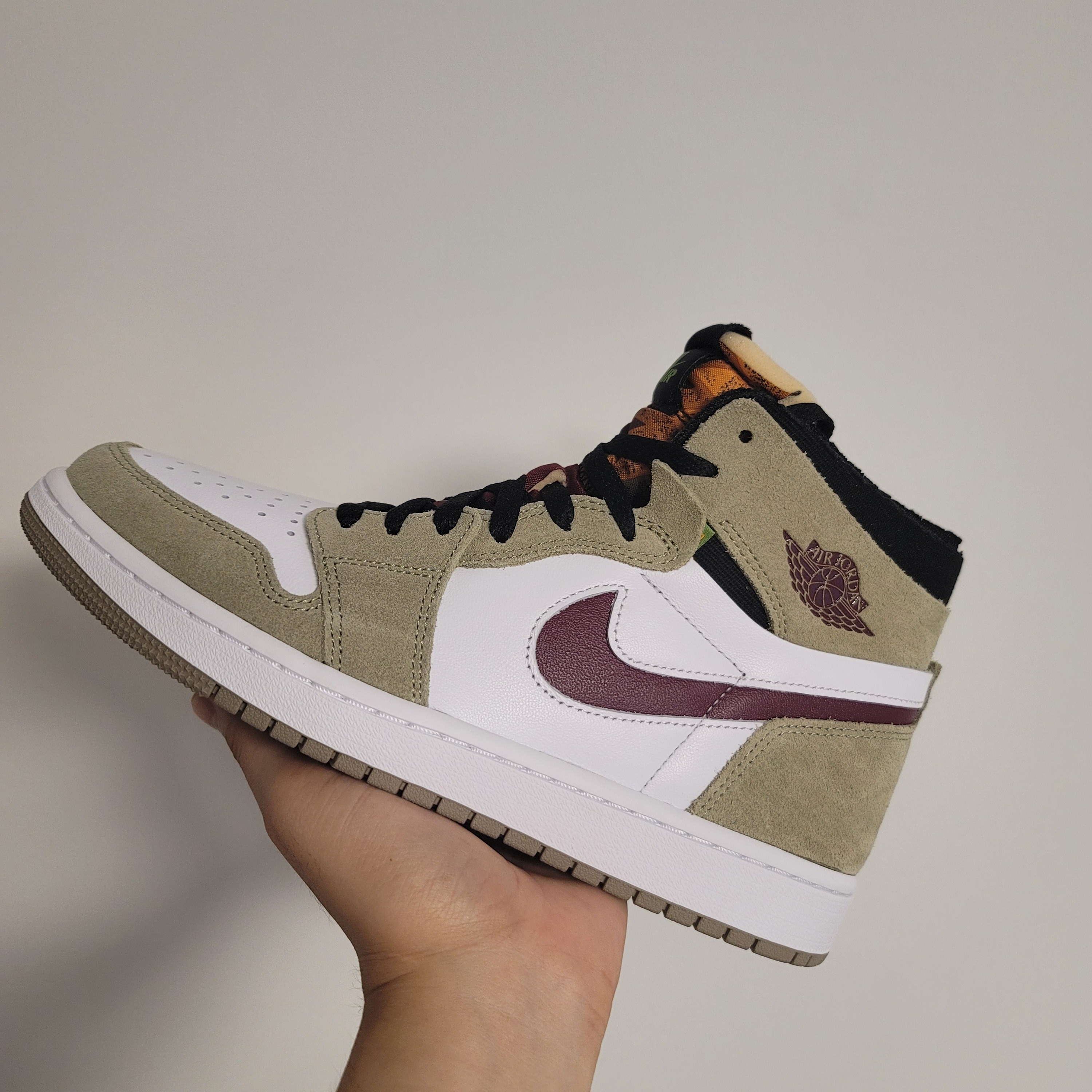 Jordan 1 Zoom Air CMFT Neutral Olive 착용 스타일 - 1