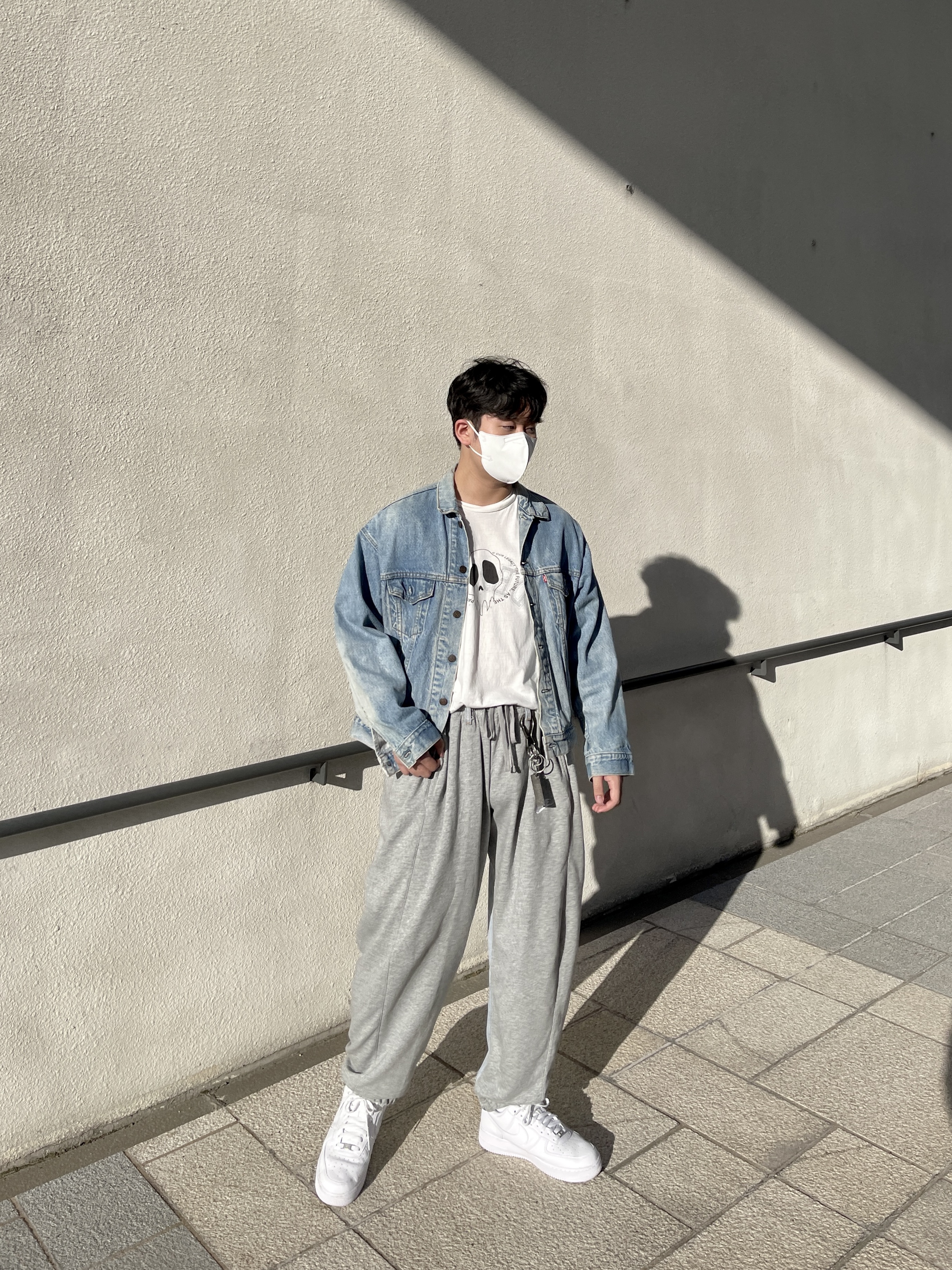Our Legacy Box T-Shirt Maverick Deja Vu Print White, Nike Air Force 1 '07 Low White 착용 스타일 - 1