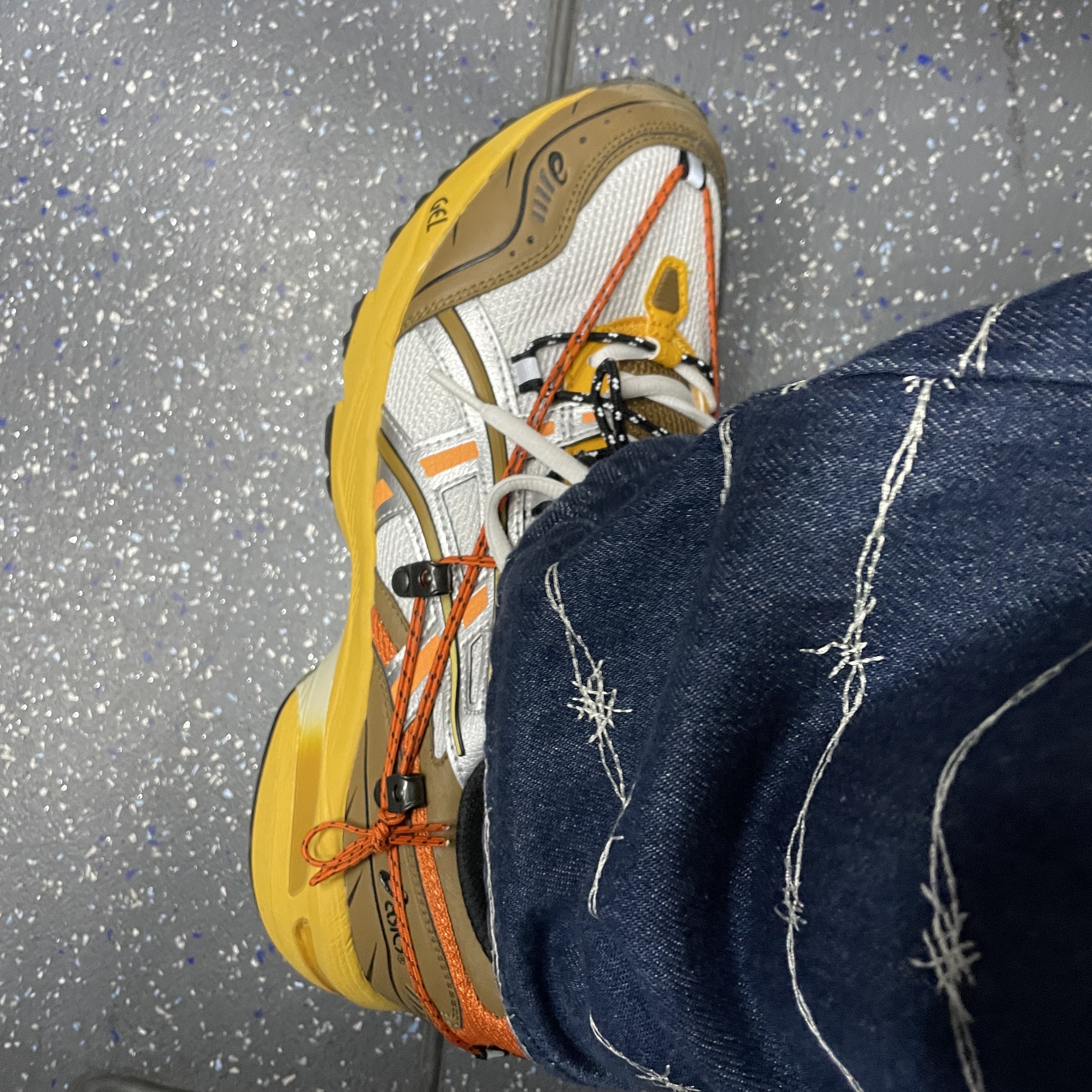 Asics x Andersson Bell Gel-1090 White Orange 착용 스타일