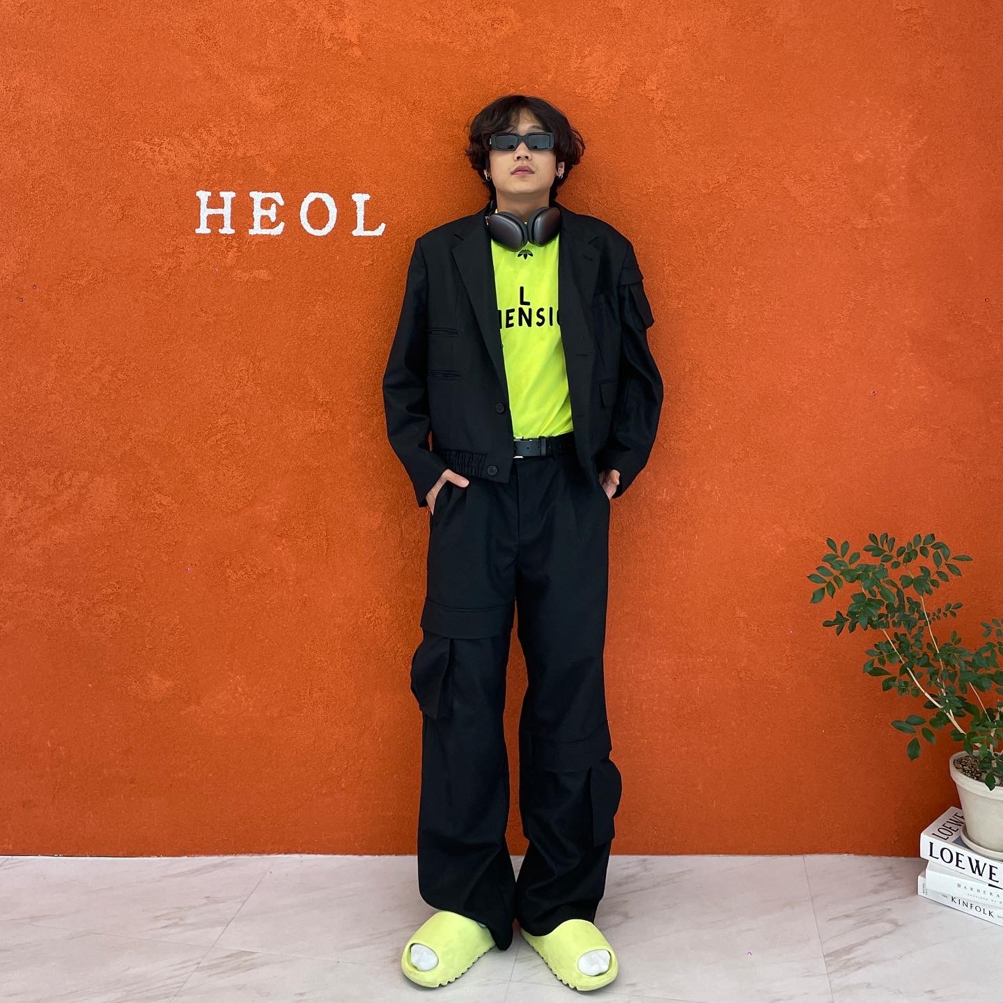 Apple AirPods Max Lightning Space Gray (Korean Ver.), Adidas Yeezy Slide Glow Green 2022/2023 착용 스타일