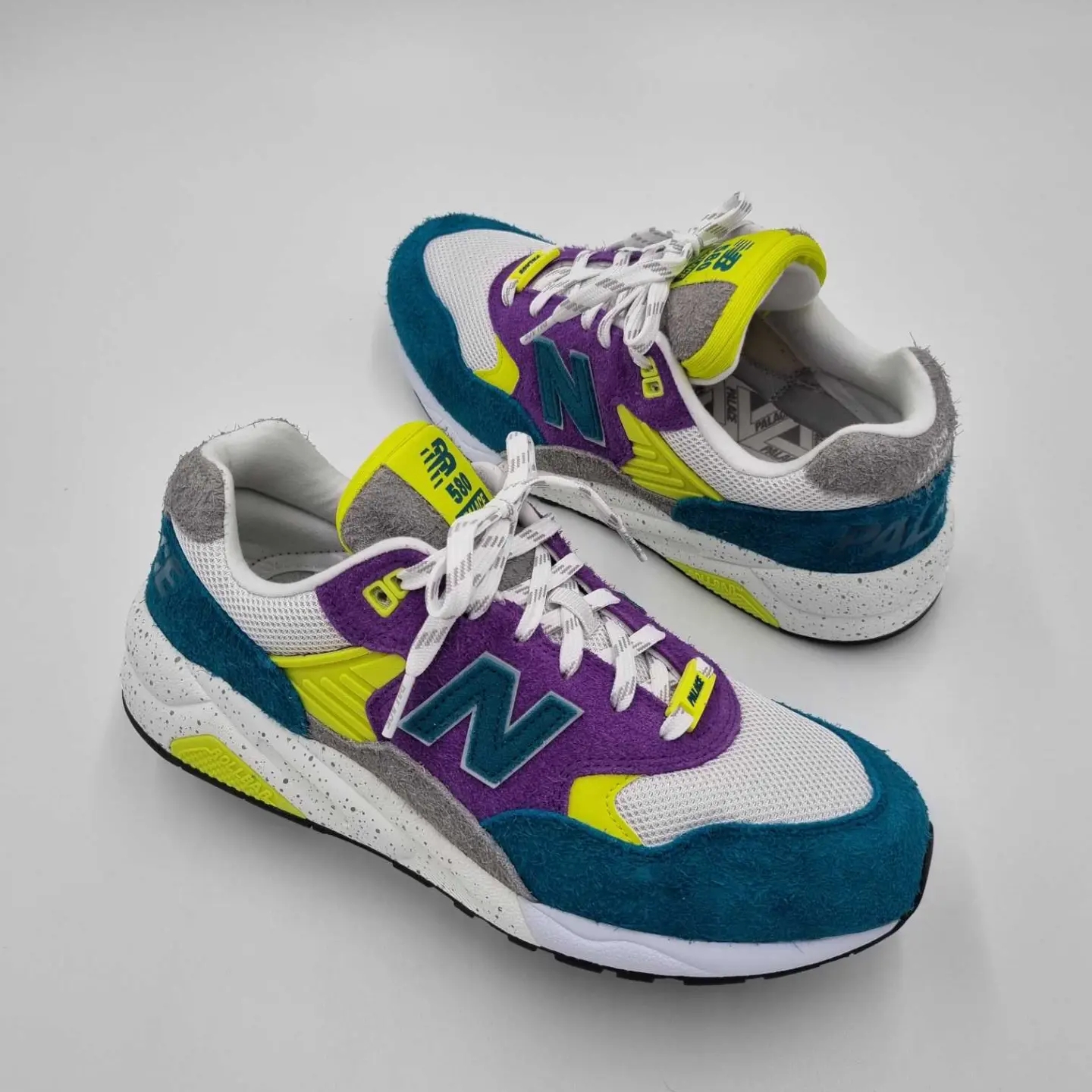 New Balance x Palace MT580 Shaded Spruce Pansy 착용 스타일