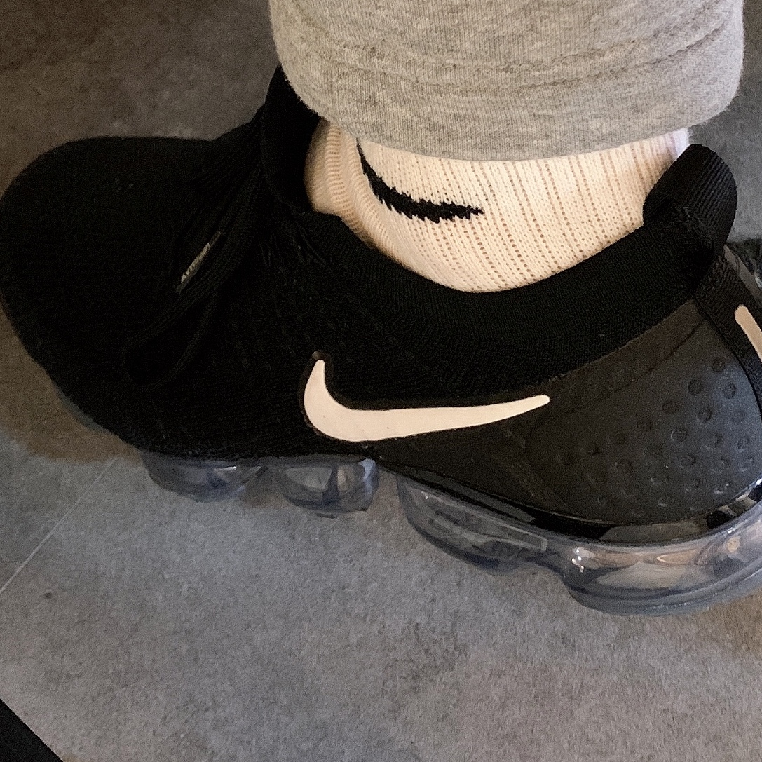 Nike Air VaporMax Flyknit 2 Black White 착용 스타일