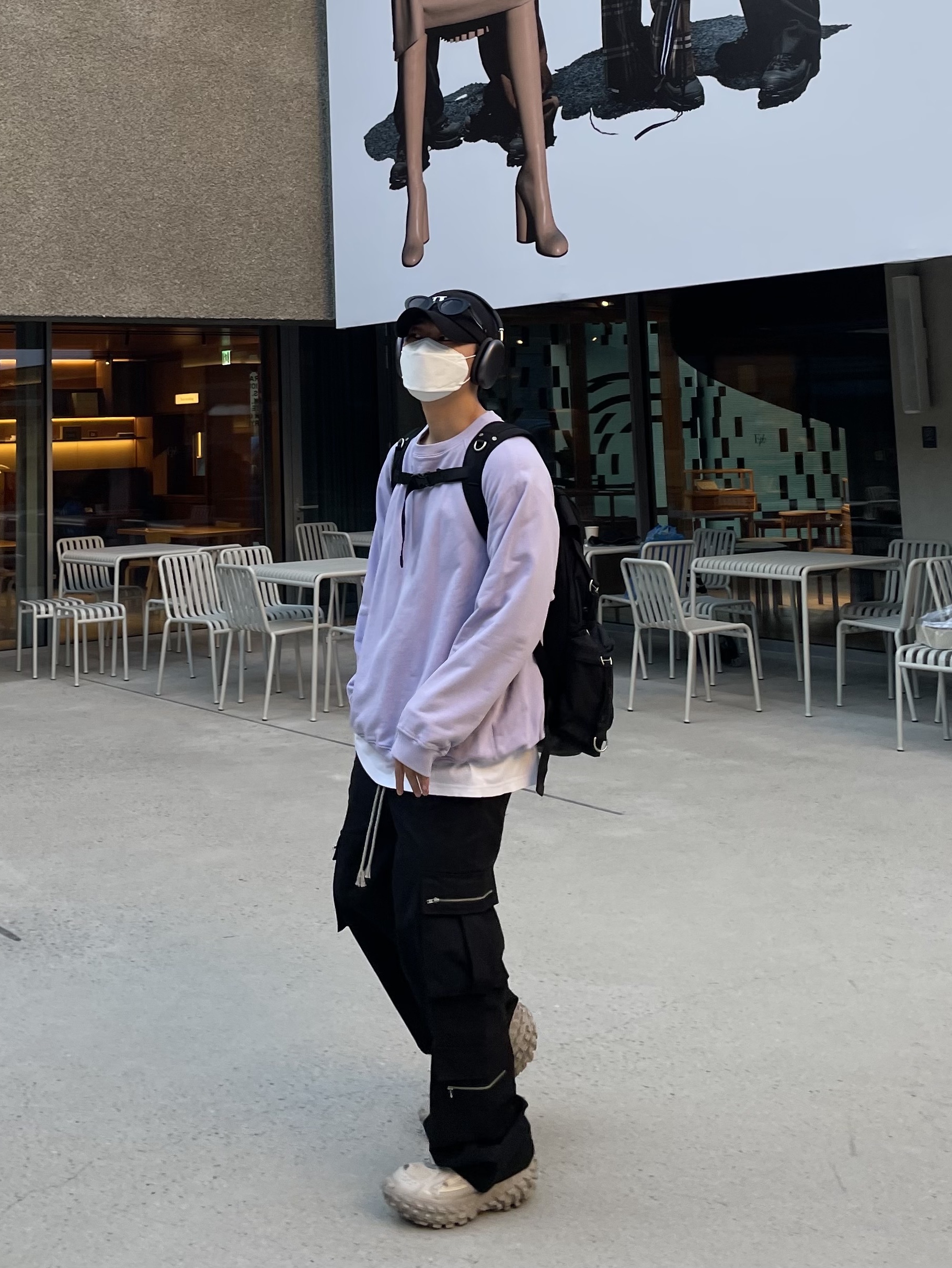 Balenciaga Defender Sneakers Beige 착용 스타일