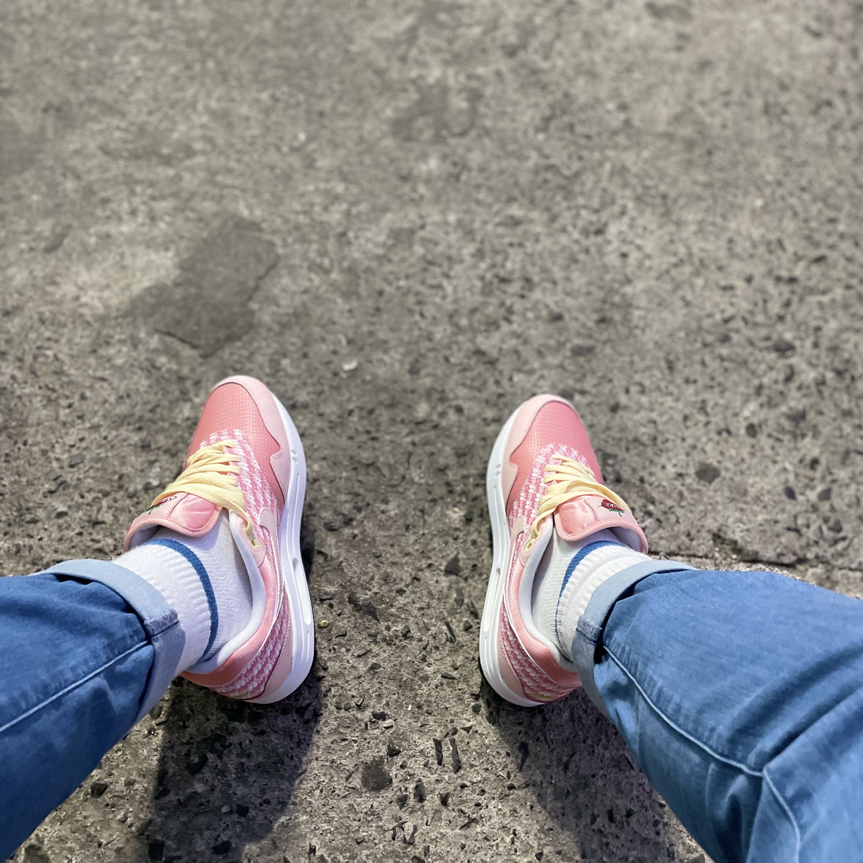 Nike Air Max 1 Premium Strawberry Lemonmade 착용 스타일 - 1