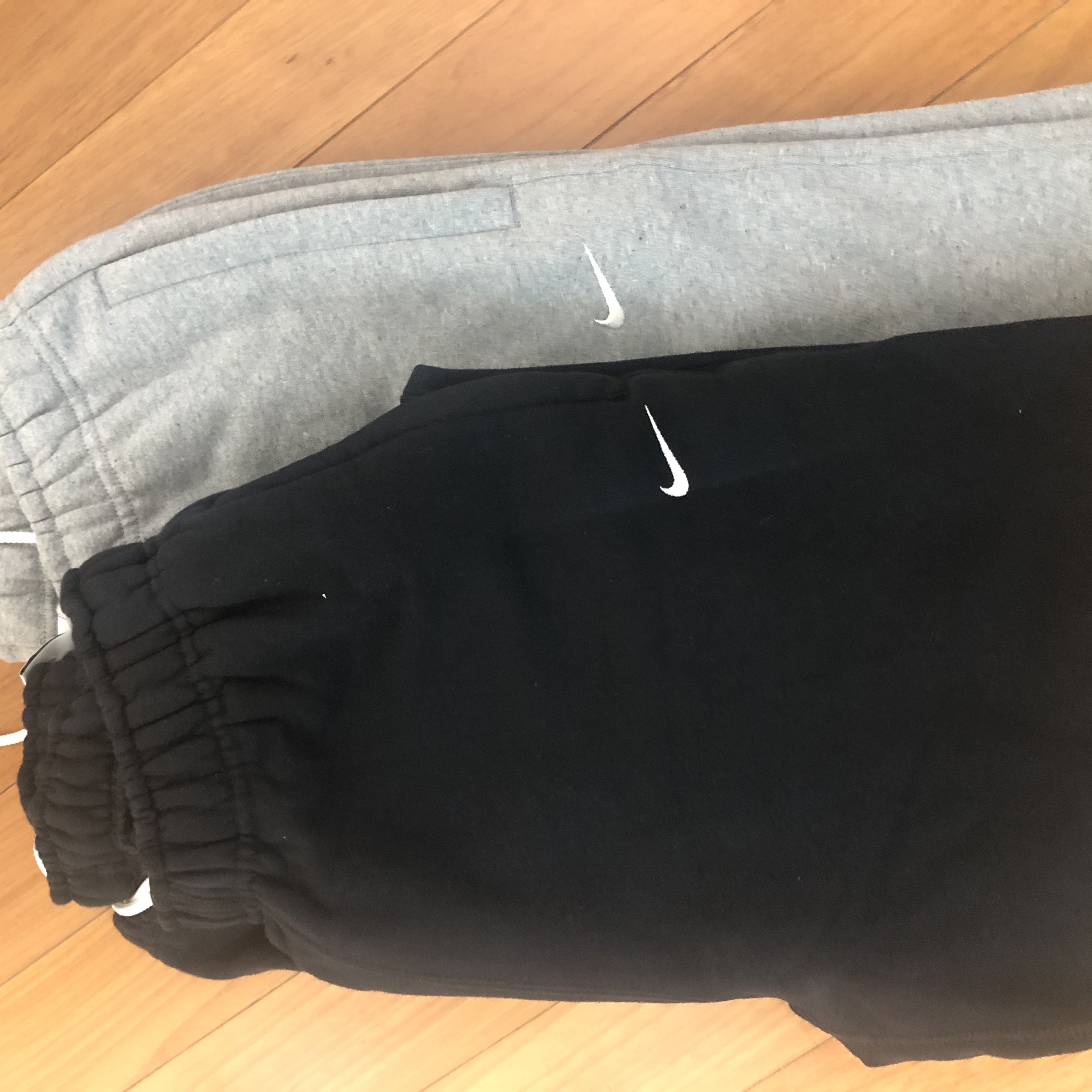 (W) Nike NRG Solo Swoosh Fleece Pants Dark Grey Heather - Asia, (W) Nike NRG Solo Swoosh Fleece Pants Black White - Asia 착용 스타일