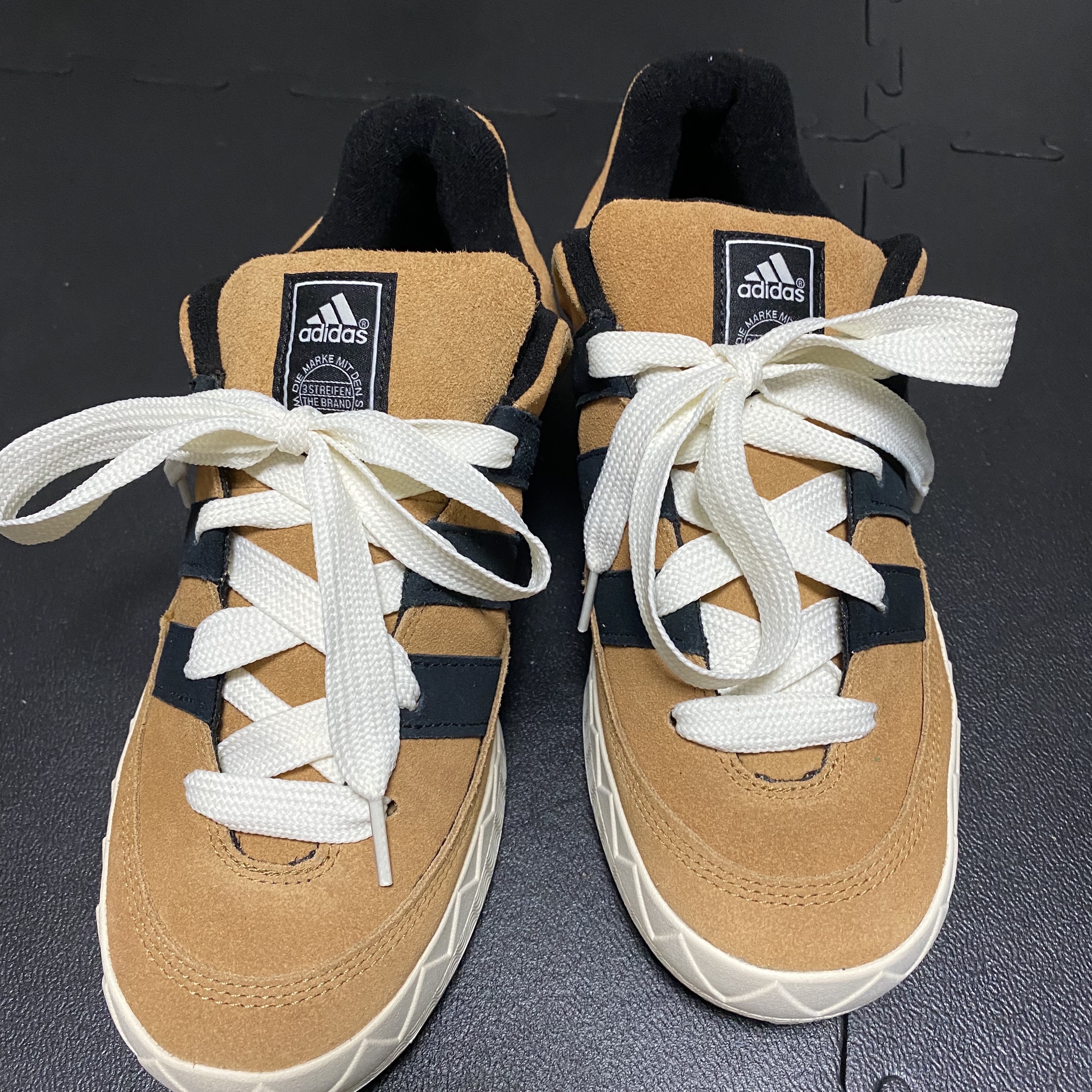 Adidas x Atmos Adimatic OG Shoebox 착용 스타일 - 2