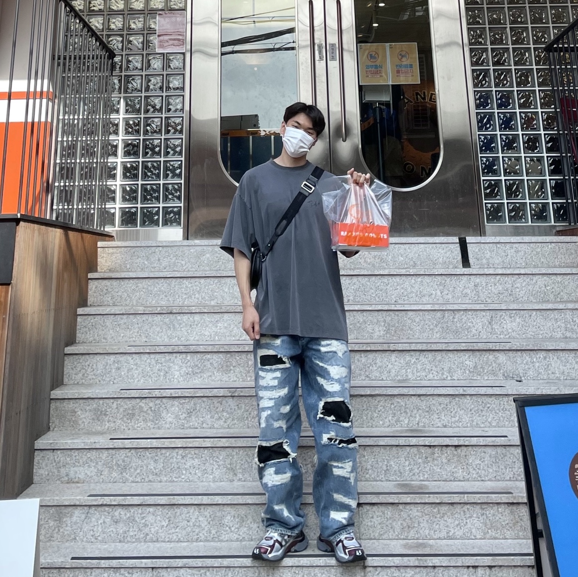 Balenciaga Runner Sneakers Grey Burgundy 착용 스타일
