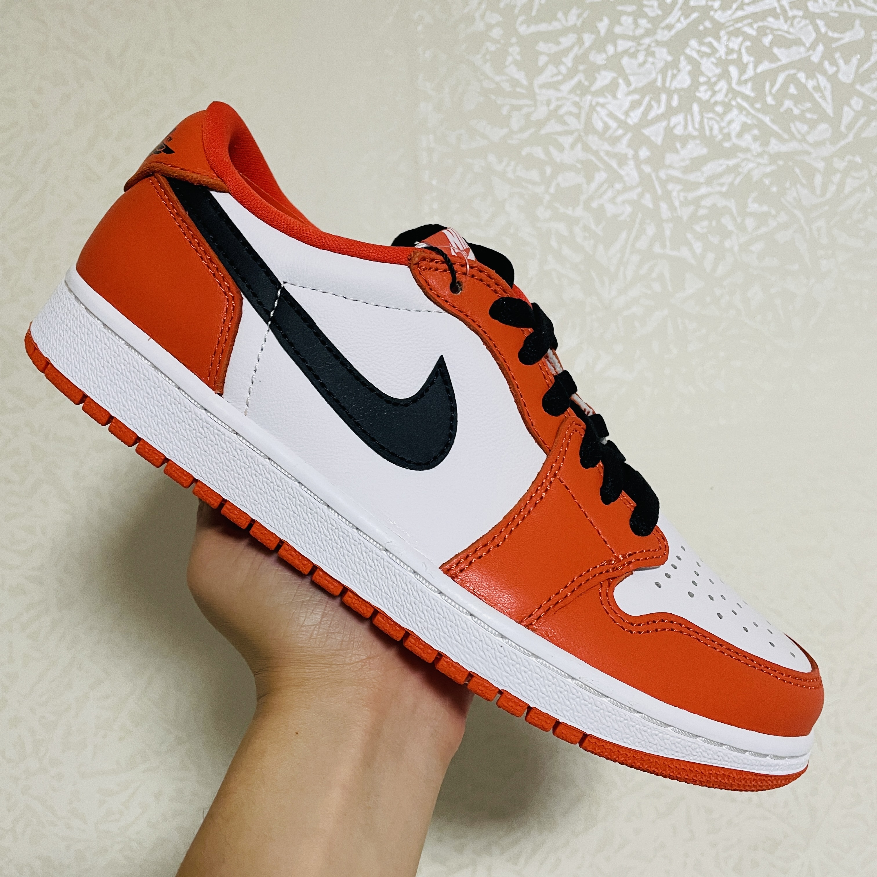 Jordan 1 Low OG Starfish 착용 스타일