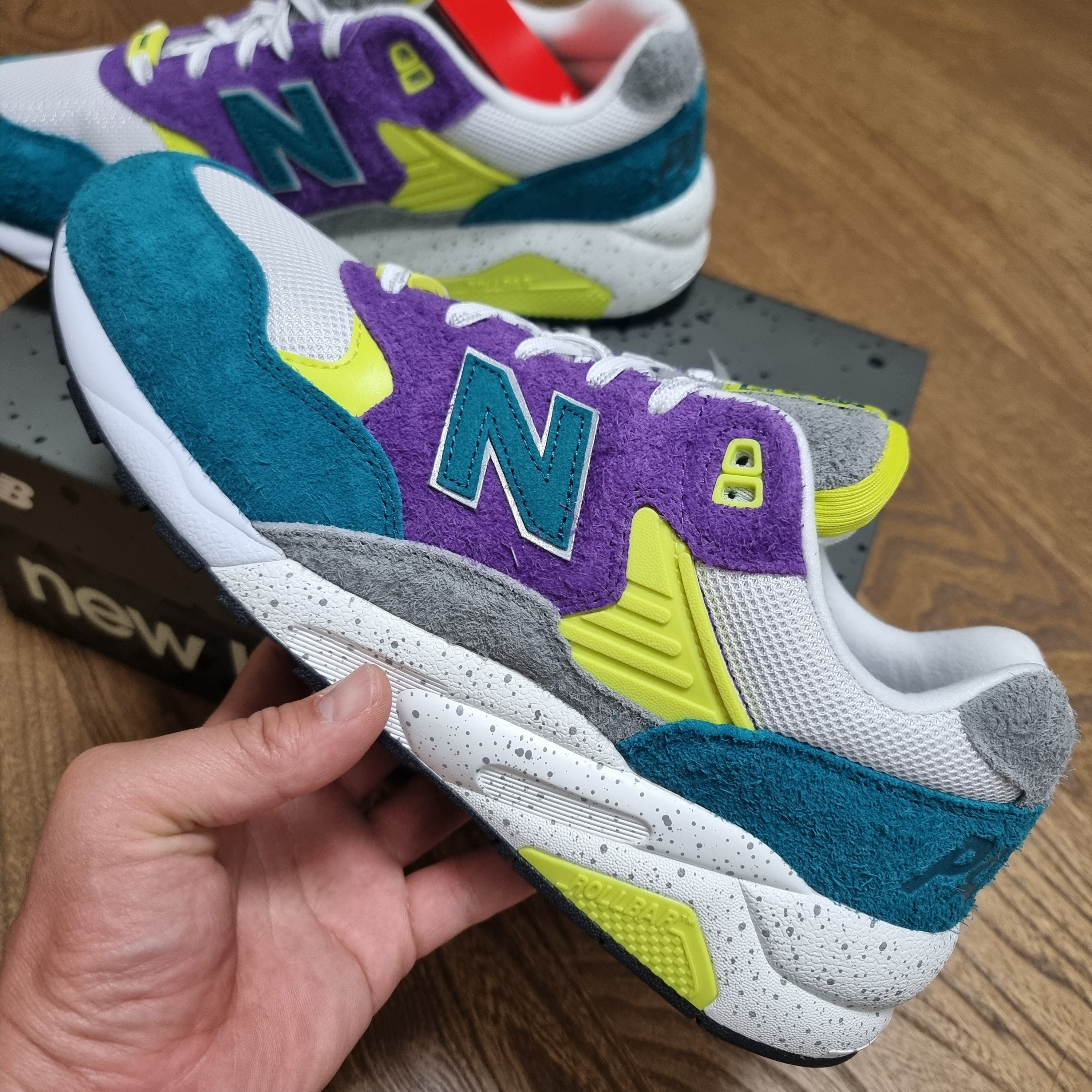 New Balance x Palace MT580 Shaded Spruce Pansy 착용 스타일 - 3