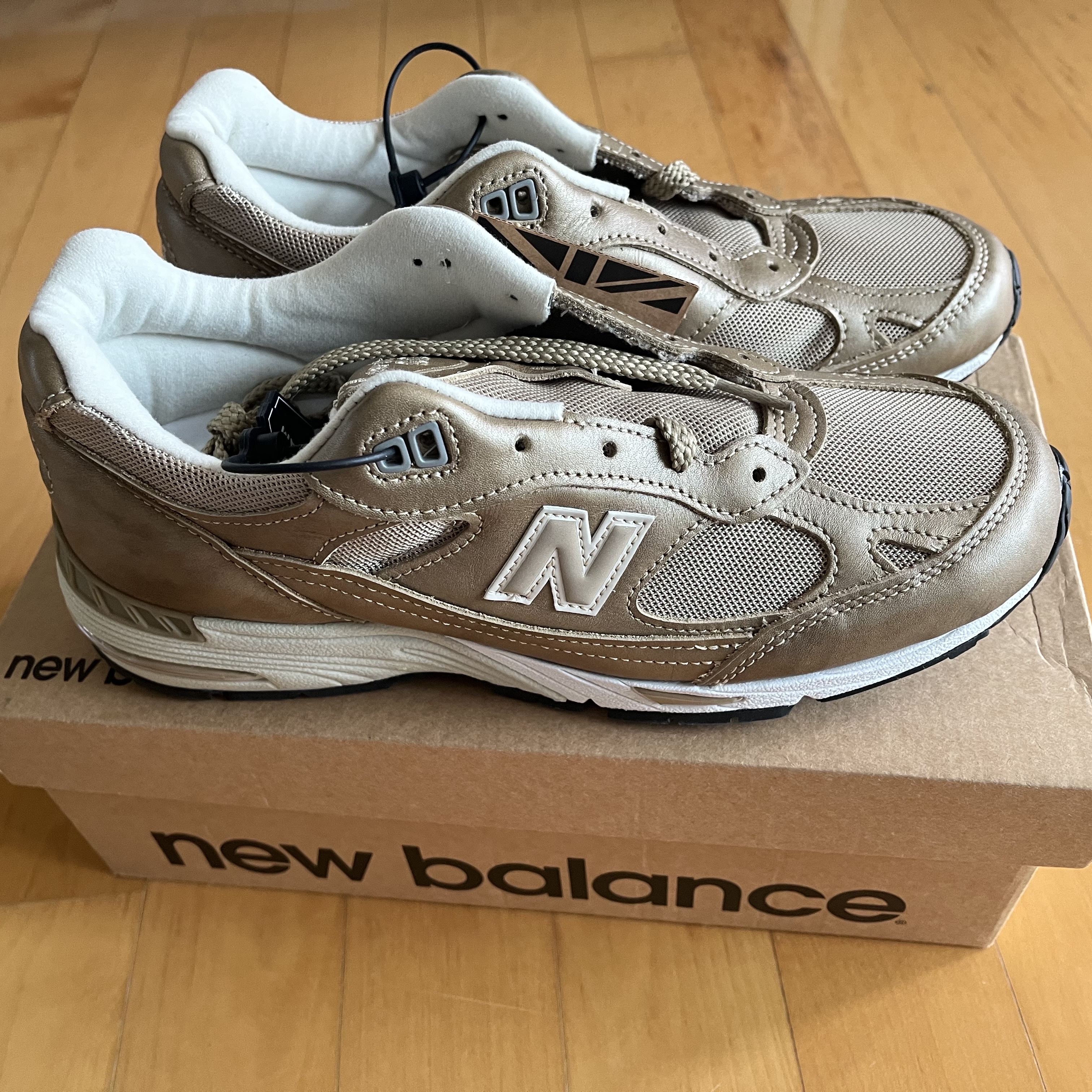(W) New Balance 991 Made in UK Gold 착용 스타일 - 1
