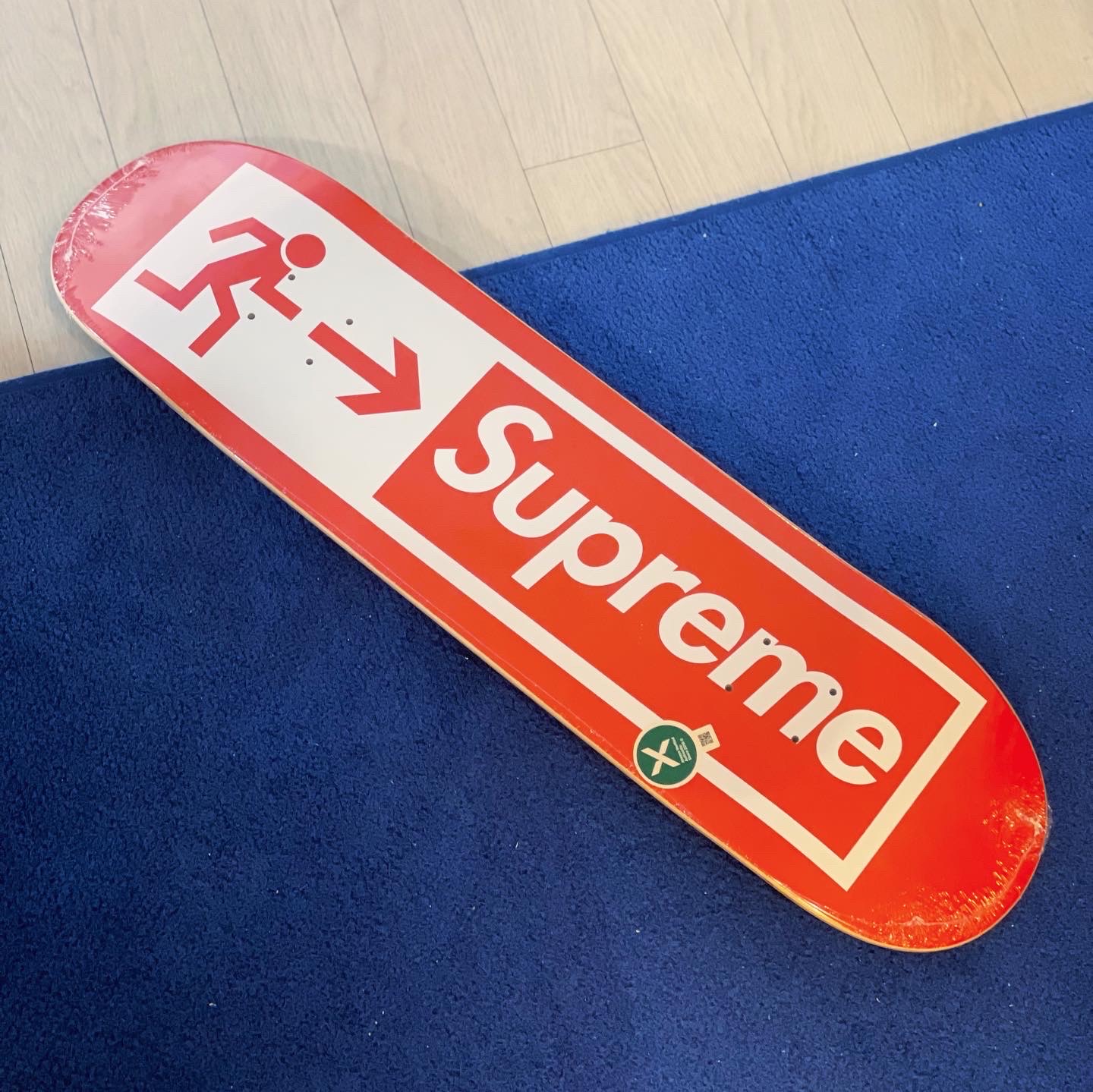 Supreme Exit Skateboard Deck Red - 21SS 착용 스타일 - 2