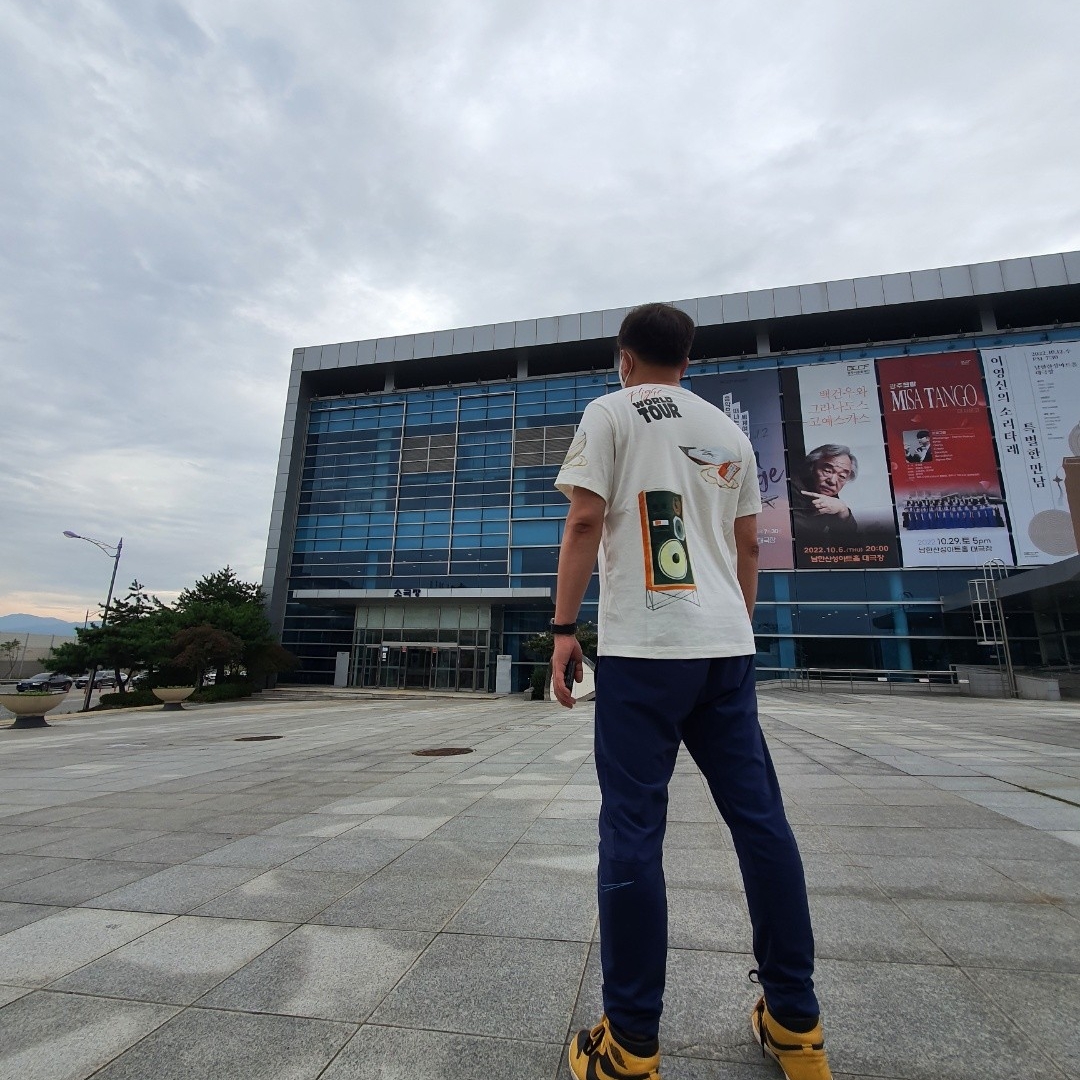 Jordan Flight Artist Series By Jacob Rochester Graphic S/S T-Shirt Sail - Asia 착용 스타일