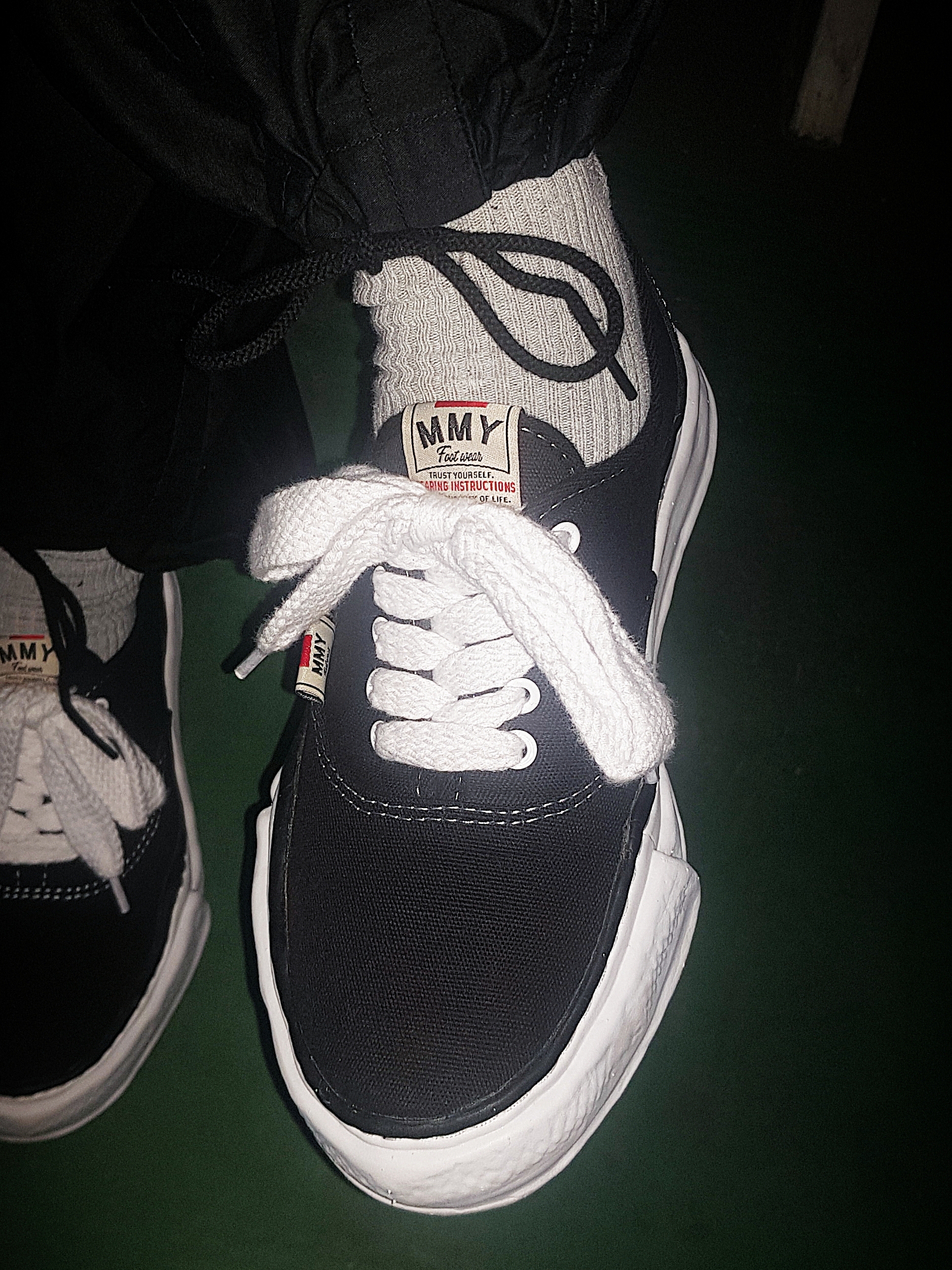 Maison Mihara Yasuhiro Baker OG Sole Canvas Low Cut Sneakers Black 착용 스타일