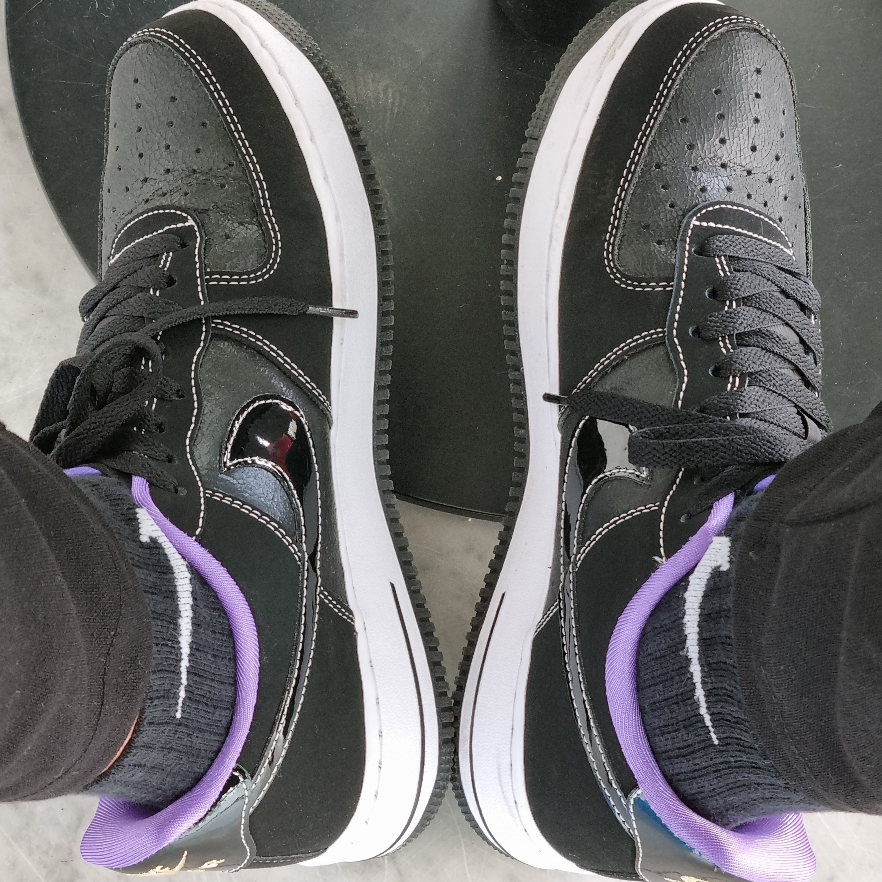 Nike Air Force 1 '07 LV8 EMB World Champions Black Iron Grey 착용 스타일 - 1