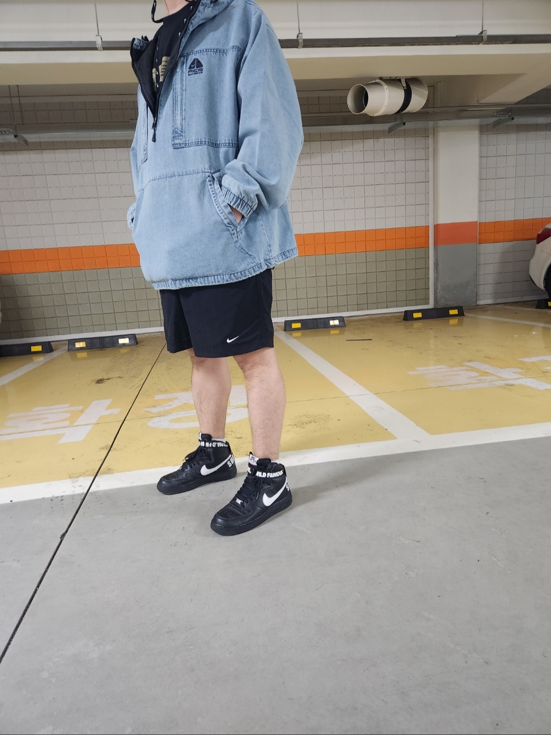 Supreme x Nike ACG Denim Pullover Washed Blue - 22FW, Nike x Supreme Air Force 1 High World Famous Black 착용 스타일 - 1