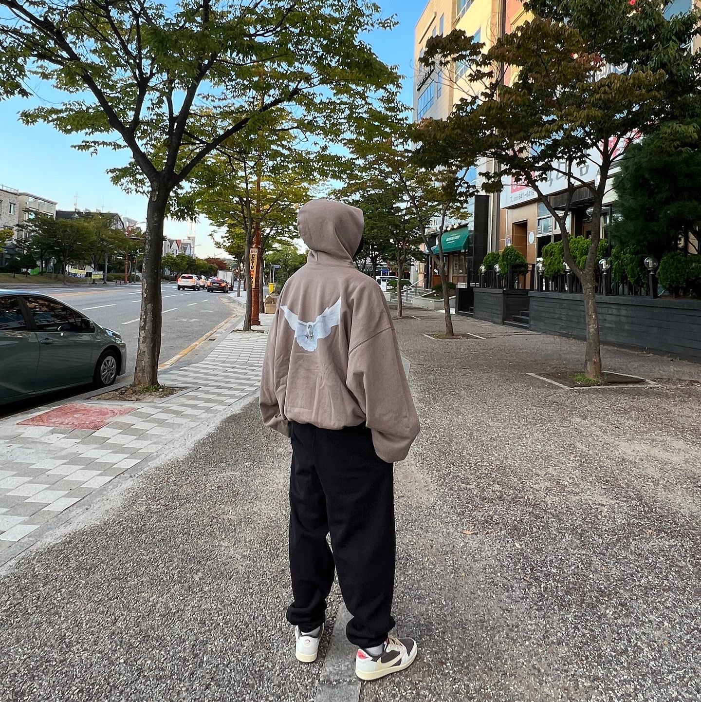 Yeezy Gap Engineered By Balenciaga Dove Hoodie Beige, Nike x Stussy NRG RA Washed Fleece Pants Black (DN4030-010) 착용 스타일 - 2