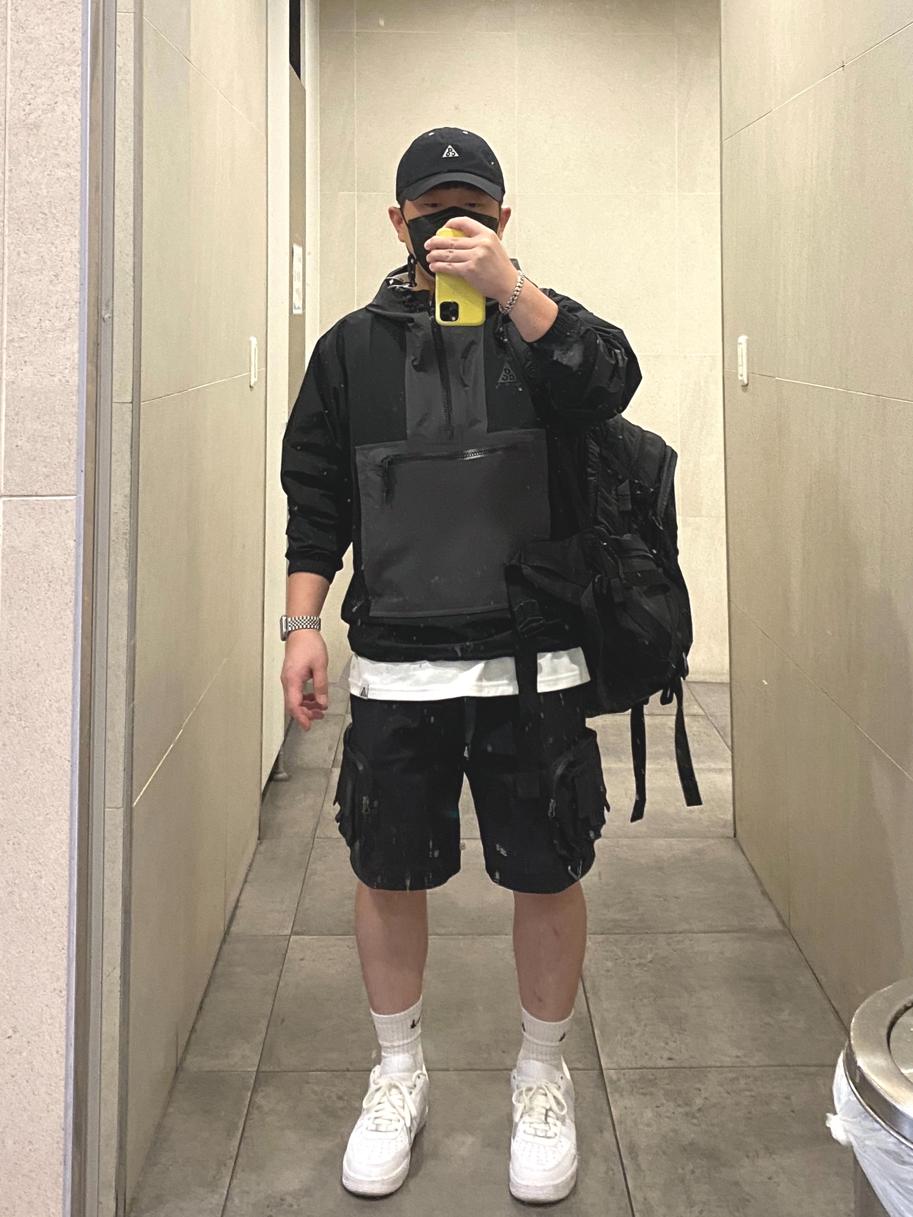 Nike ACG Gore-Tex Paclite Jacket Black Anthracite - US/EU, Nike Air Force 1 '07 Low White 착용 스타일