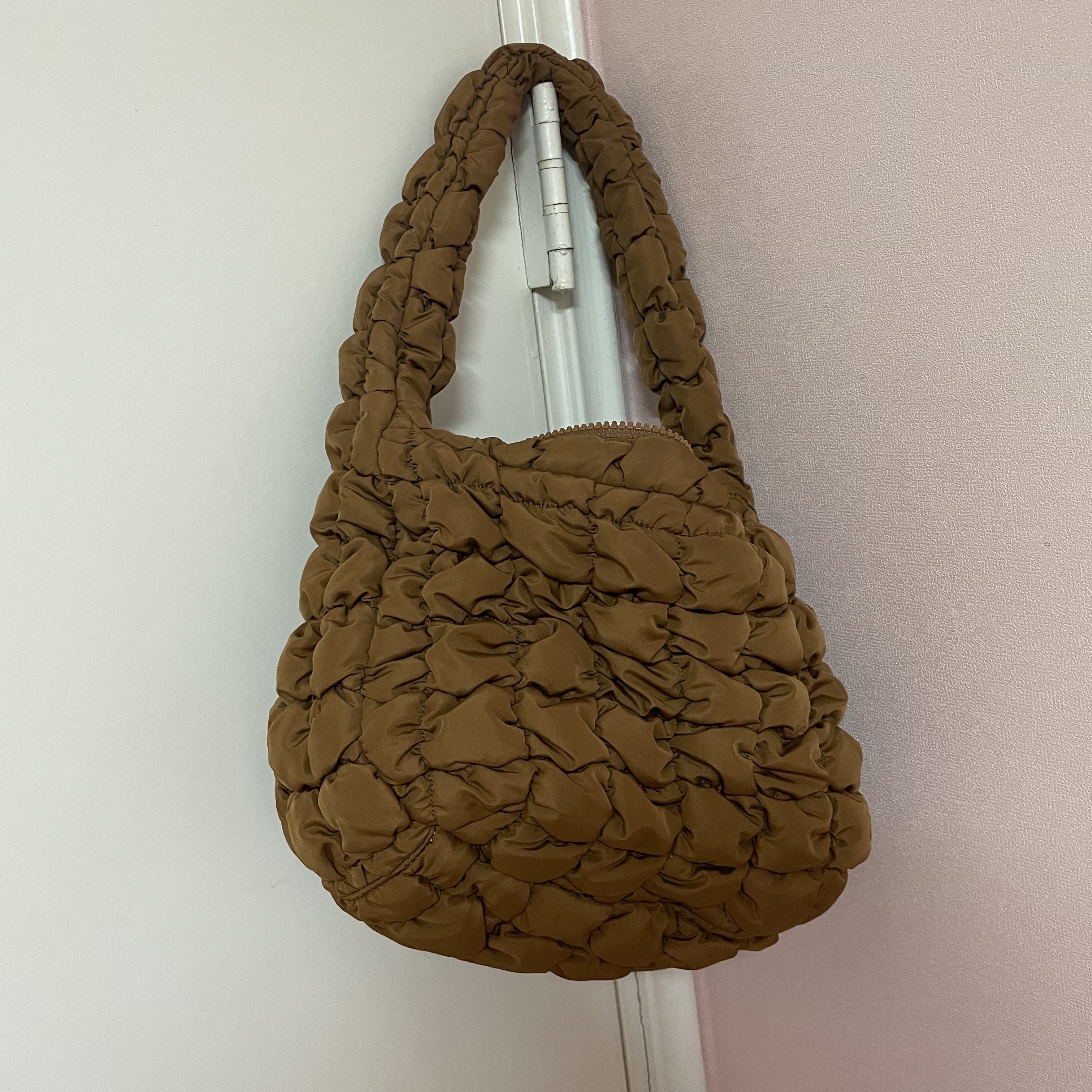 COS Quilted Mini Bag Brown 착용 스타일