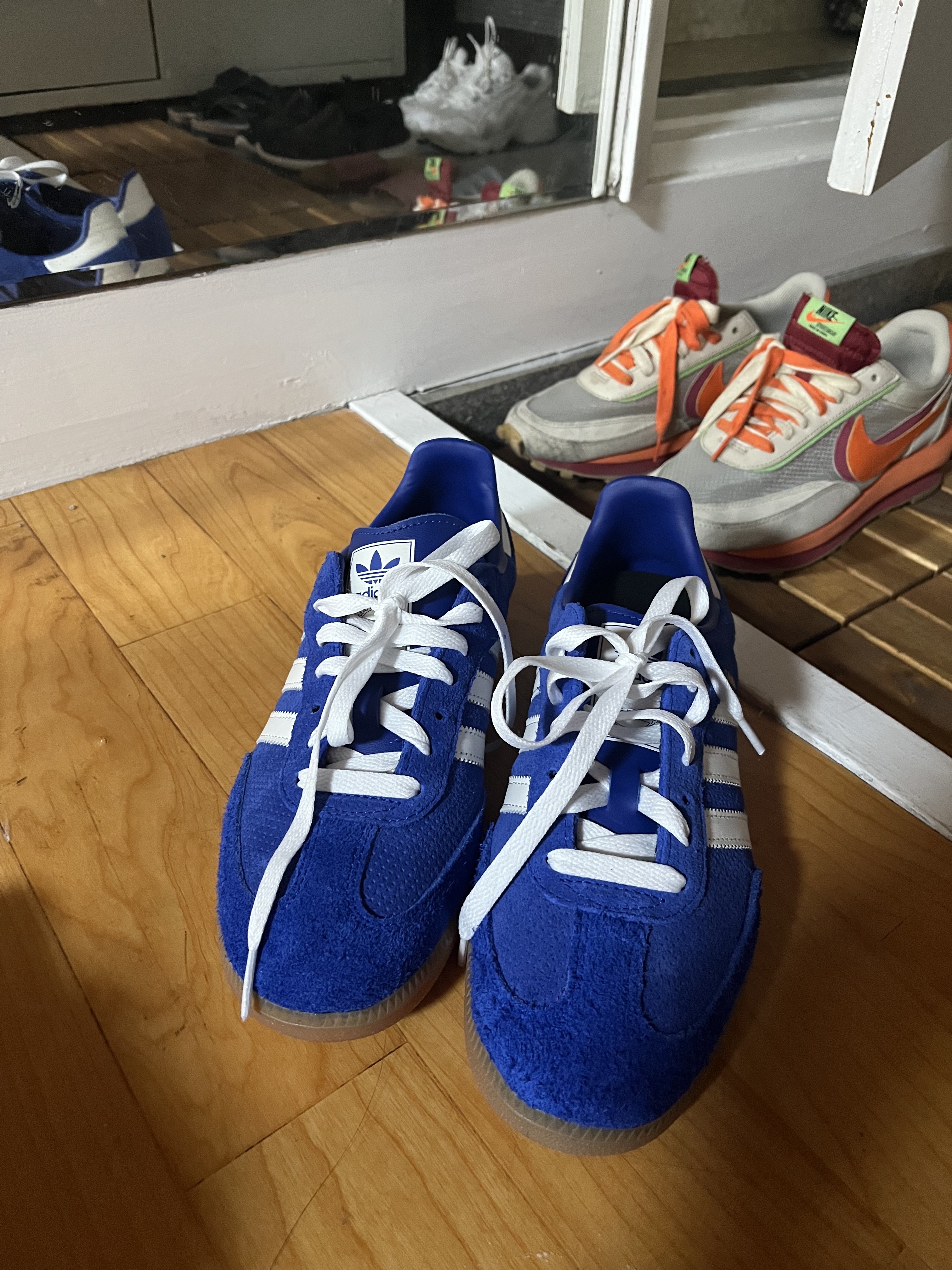 Adidas Samba OG Royal Blue, Nike x Sacai x Clot LDWaffle Orange Blaze 착용 스타일 - 2