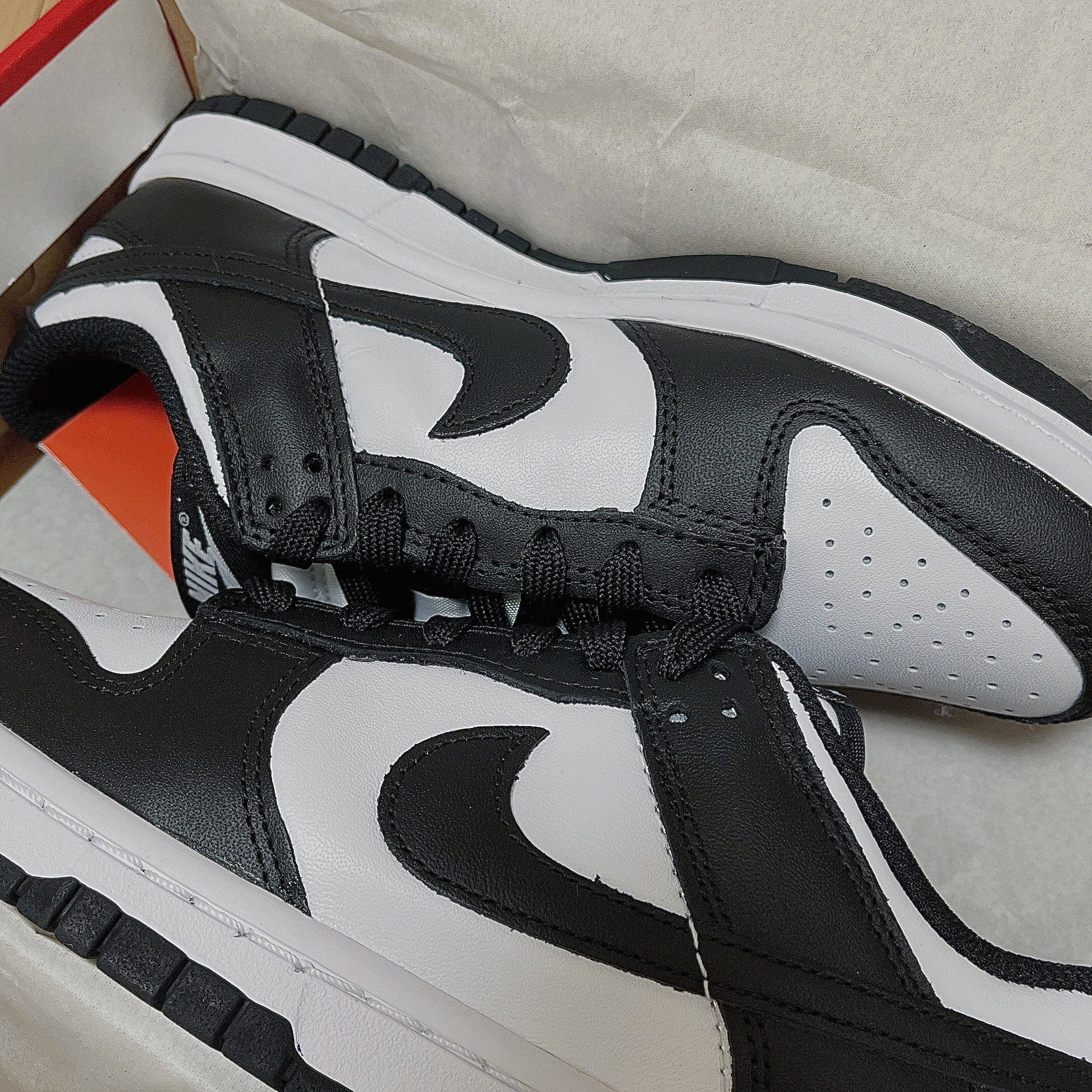 (W) Nike Dunk Low Black 착용 스타일 - 1