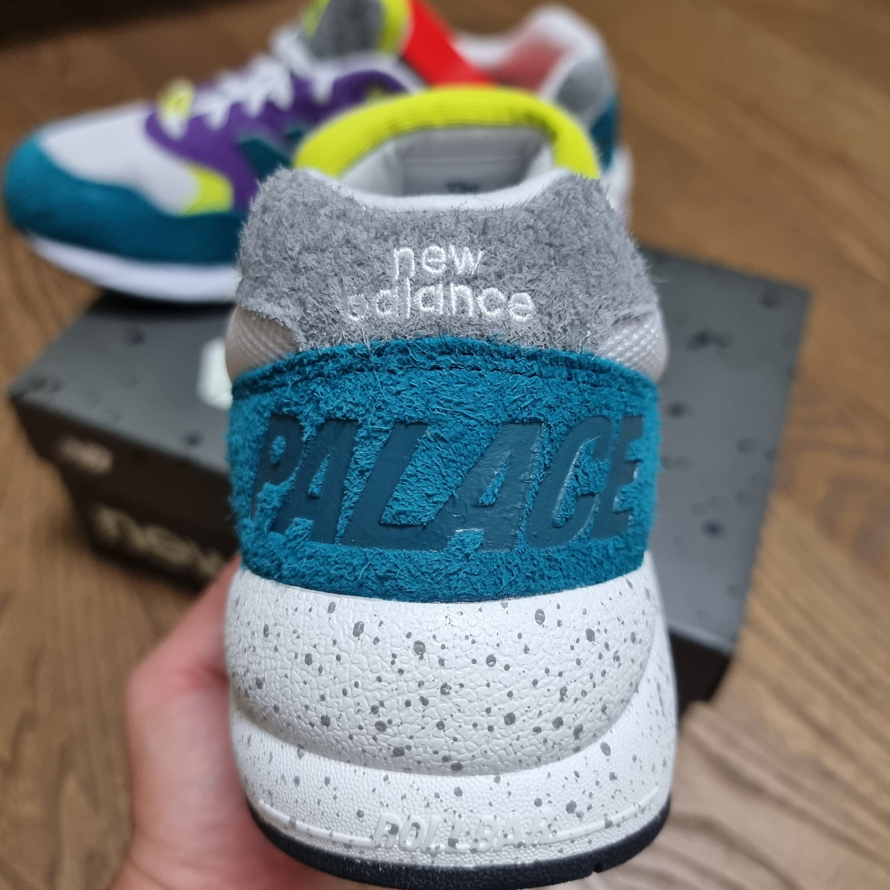 New Balance x Palace MT580 Shaded Spruce Pansy 착용 스타일 - 4