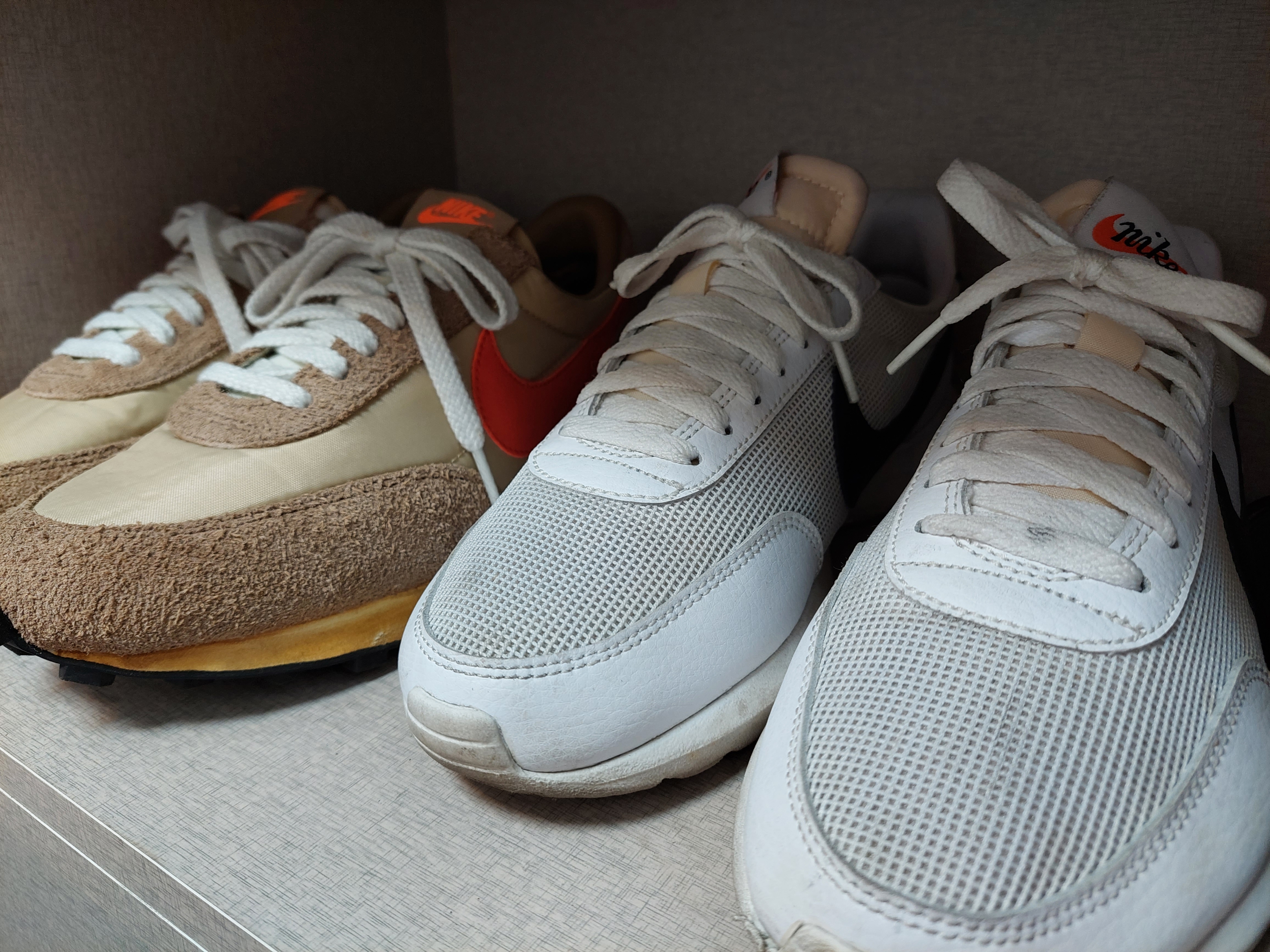 Nike Roshe Daybreak NM White Black, Nike Daybreak SP Vegas Gold College Orange 착용 스타일