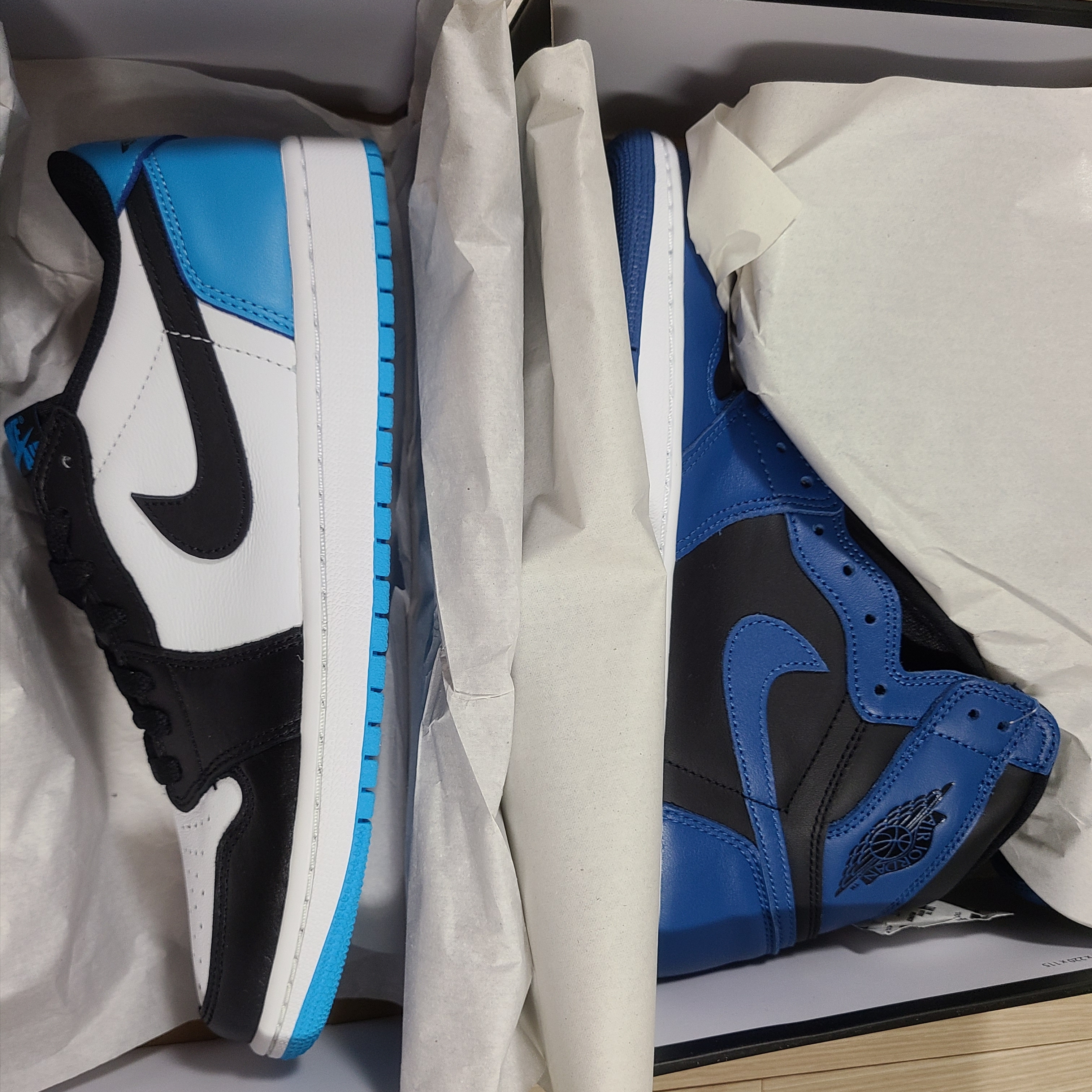 Jordan 1 Retro Low OG Black and Dark Powder Blue, Jordan 1 Retro High OG Dark Marina Blue 착용 스타일